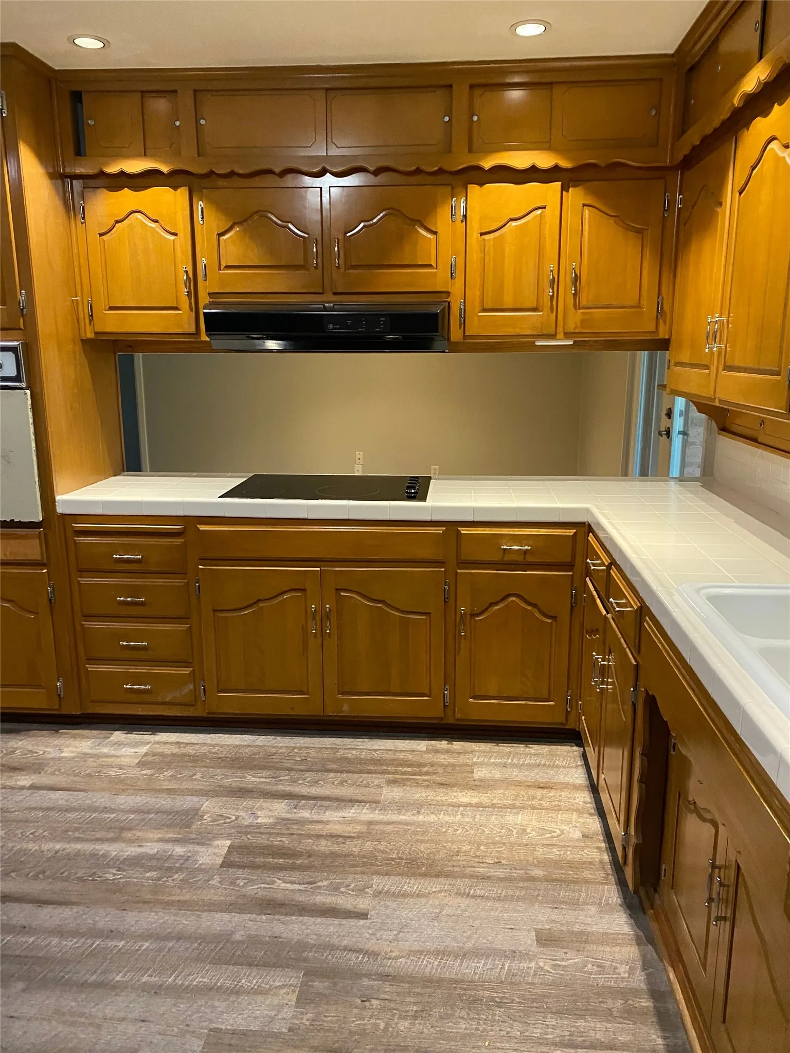 Single Family Residence For Rent in Tarrant County , 3621 Winifred Drive, Fort Worth, Texas 76133, 3 Bedroom, 2 Bathroom, 2 Garage spaces, 1,967 Sqft, built in 1964, mls#21371378, Real Estate Agent in Fort Worth, Homes For Rent in Tarrant county, Homes For Rent in Fort Worth, Realtor in Fort Worth Texas, Real Estate Brokerage Independent Realty Texas, Luminita Cordes Realtor