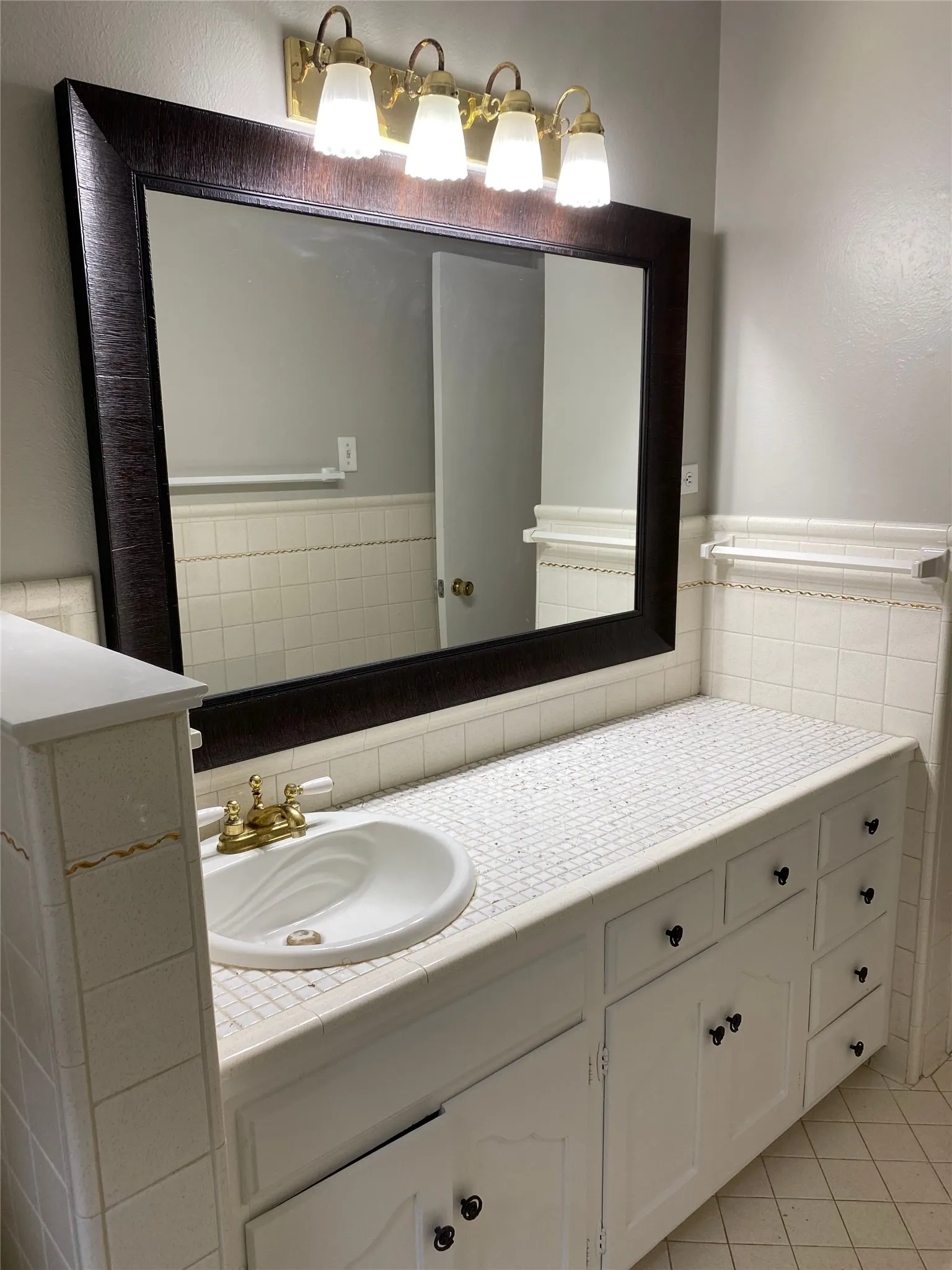 Single Family Residence For Rent in Tarrant County , 3621 Winifred Drive, Fort Worth, Texas 76133, 3 Bedroom, 2 Bathroom, 2 Garage spaces, 1,967 Sqft, built in 1964, mls#21371378, Real Estate Agent in Fort Worth, Homes For Rent in Tarrant county, Homes For Rent in Fort Worth, Realtor in Fort Worth Texas, Real Estate Brokerage Independent Realty Texas, Luminita Cordes Realtor