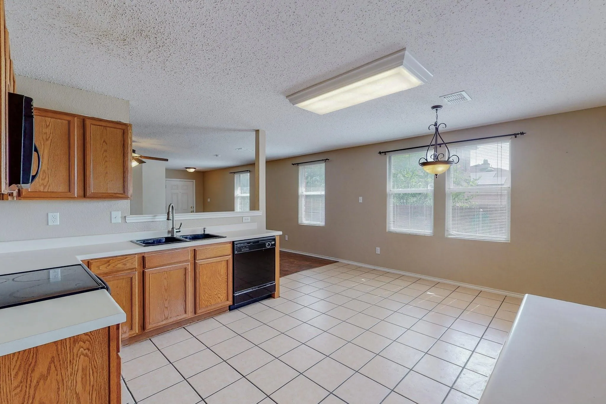 Single Family Residence For Rent in Tarrant County , 645 Granite Ridge Drive, Fort Worth, Texas 76179, 3 Bedroom, 2 Bathroom, 2 Garage spaces, 1,518 Sqft, built in 2005, mls#21393315, Real Estate Agent in Fort Worth, Homes For Rent in Tarrant county, Homes For Rent in Fort Worth, Realtor in Fort Worth Texas, Real Estate Brokerage Independent Realty Texas, Luminita Cordes Realtor