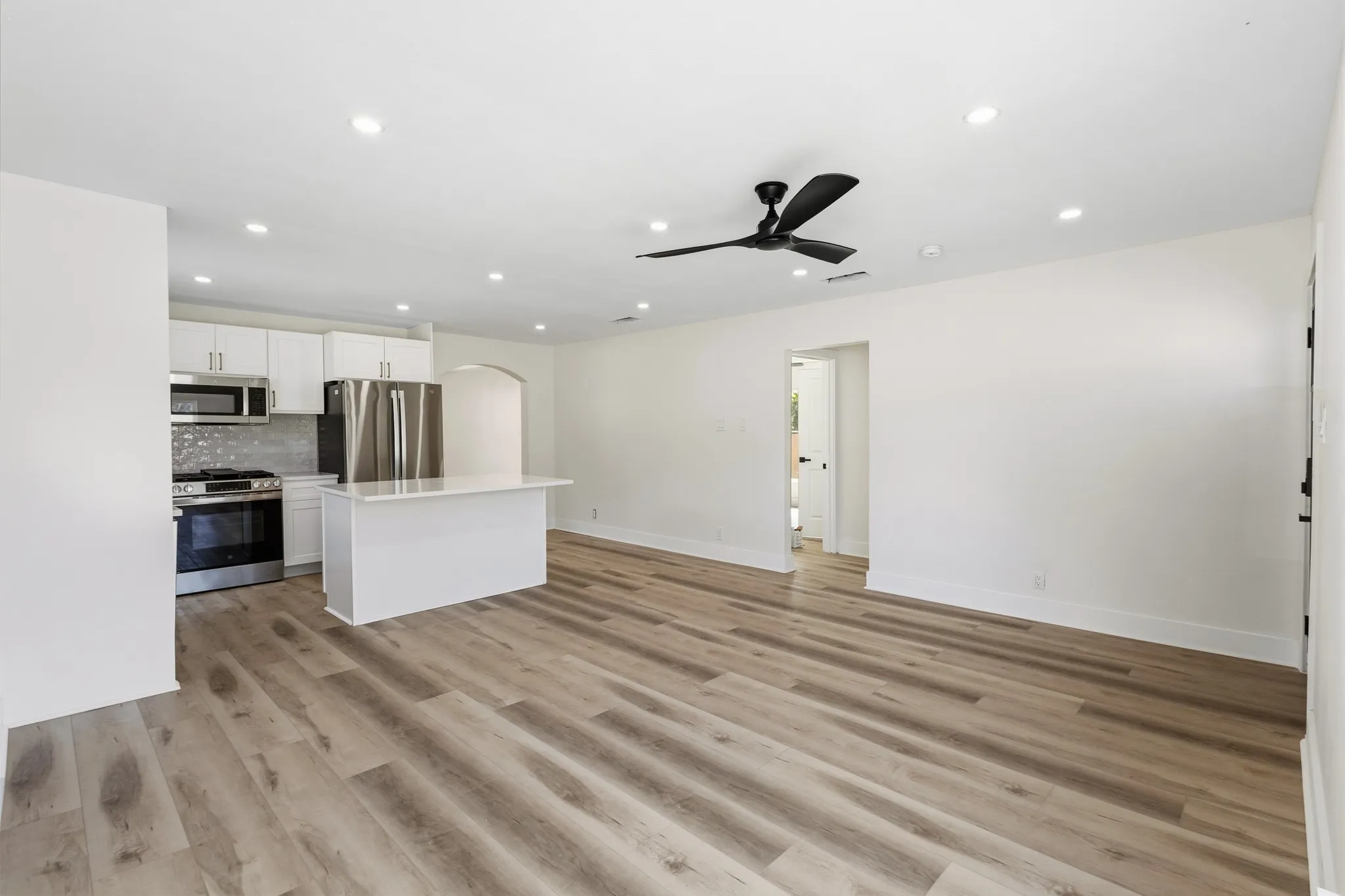 Single Family Residence For Rent in Tarrant County , 621 TRUMAN Street, Arlington, Texas 76011, 3 Bedroom, 2 Bathroom, Garage spaces, 1,780 Sqft, built in 1958, mls#21393391, Real Estate Agent in Arlington, Homes For Rent in Tarrant county, Homes For Rent in Arlington, Realtor in Arlington Texas, Real Estate Brokerage Independent Realty Texas, Luminita Cordes Realtor
