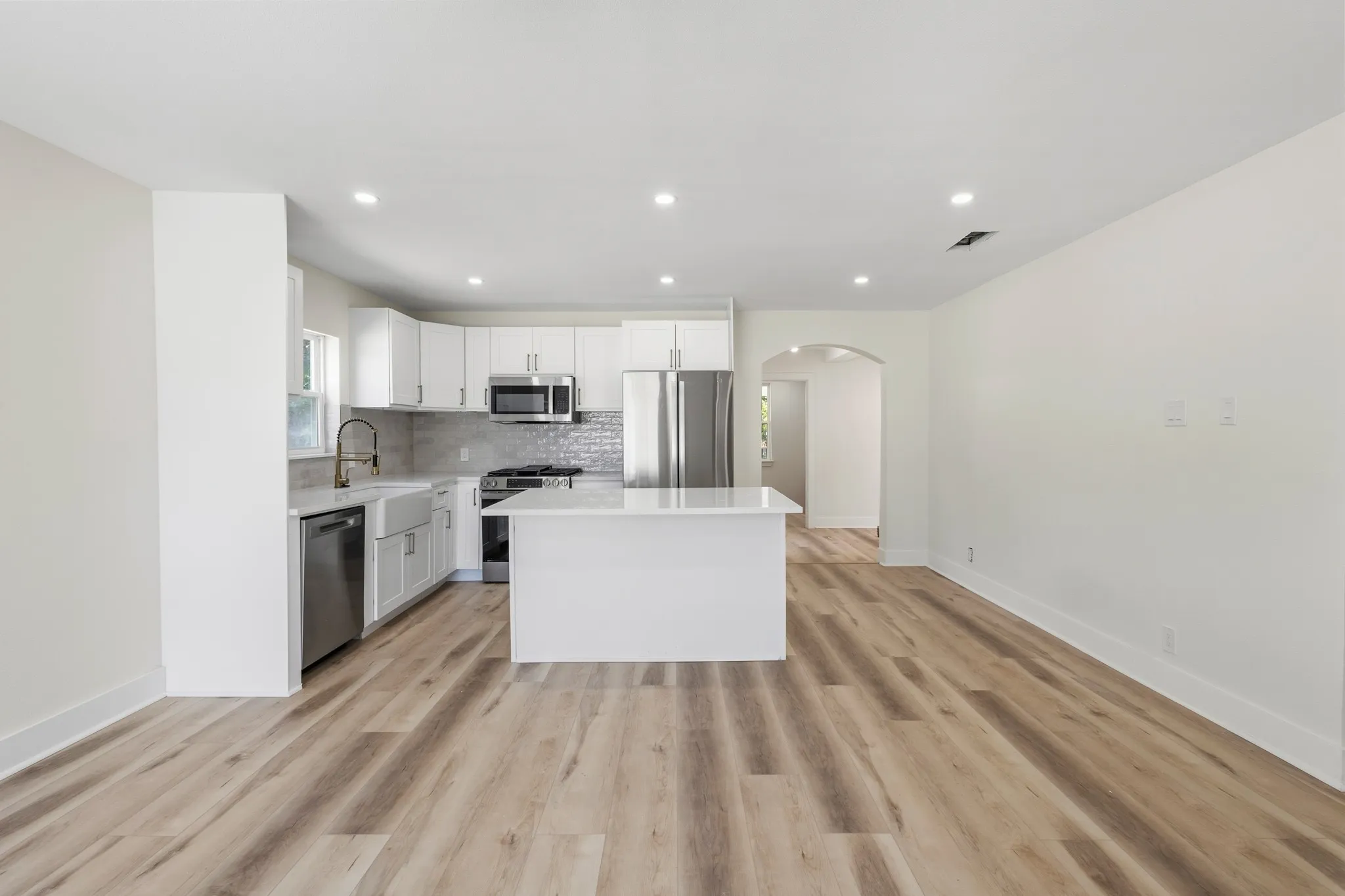 Single Family Residence For Rent in Tarrant County , 621 TRUMAN Street, Arlington, Texas 76011, 3 Bedroom, 2 Bathroom, Garage spaces, 1,780 Sqft, built in 1958, mls#21393391, Real Estate Agent in Arlington, Homes For Rent in Tarrant county, Homes For Rent in Arlington, Realtor in Arlington Texas, Real Estate Brokerage Independent Realty Texas, Luminita Cordes Realtor
