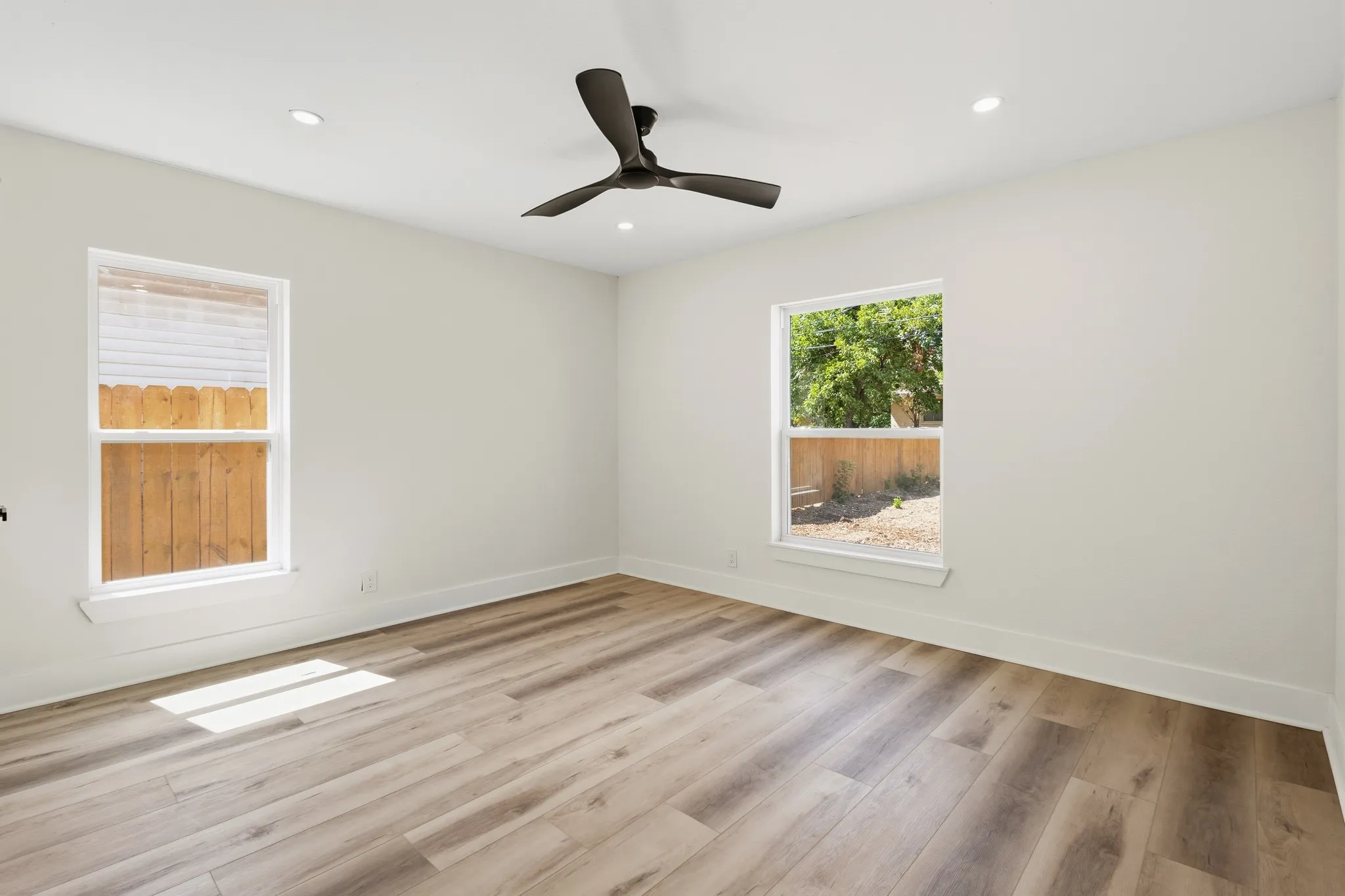Single Family Residence For Rent in Tarrant County , 621 TRUMAN Street, Arlington, Texas 76011, 3 Bedroom, 2 Bathroom, Garage spaces, 1,780 Sqft, built in 1958, mls#21393391, Real Estate Agent in Arlington, Homes For Rent in Tarrant county, Homes For Rent in Arlington, Realtor in Arlington Texas, Real Estate Brokerage Independent Realty Texas, Luminita Cordes Realtor