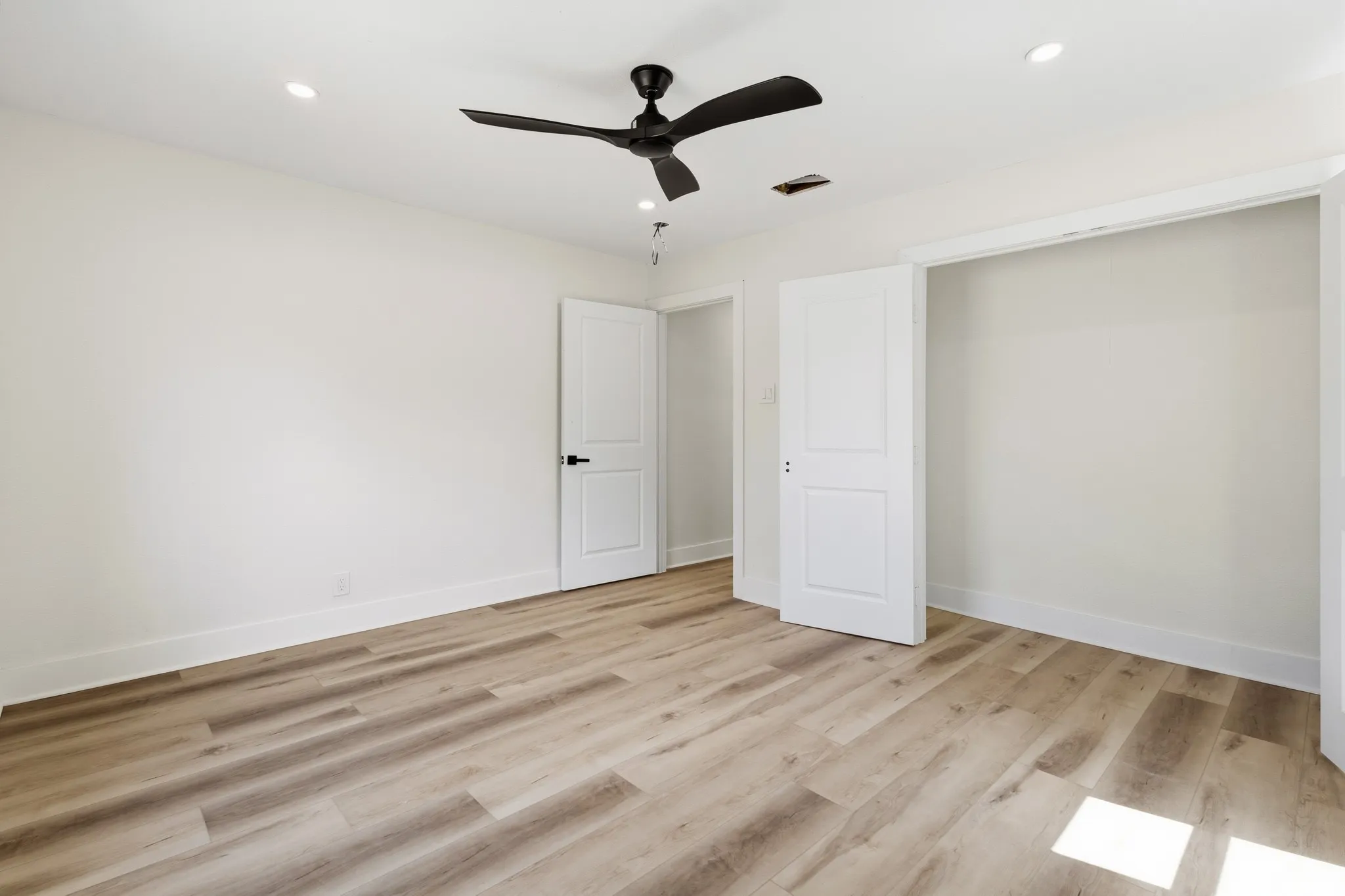 Single Family Residence For Rent in Tarrant County , 621 TRUMAN Street, Arlington, Texas 76011, 3 Bedroom, 2 Bathroom, Garage spaces, 1,780 Sqft, built in 1958, mls#21393391, Real Estate Agent in Arlington, Homes For Rent in Tarrant county, Homes For Rent in Arlington, Realtor in Arlington Texas, Real Estate Brokerage Independent Realty Texas, Luminita Cordes Realtor