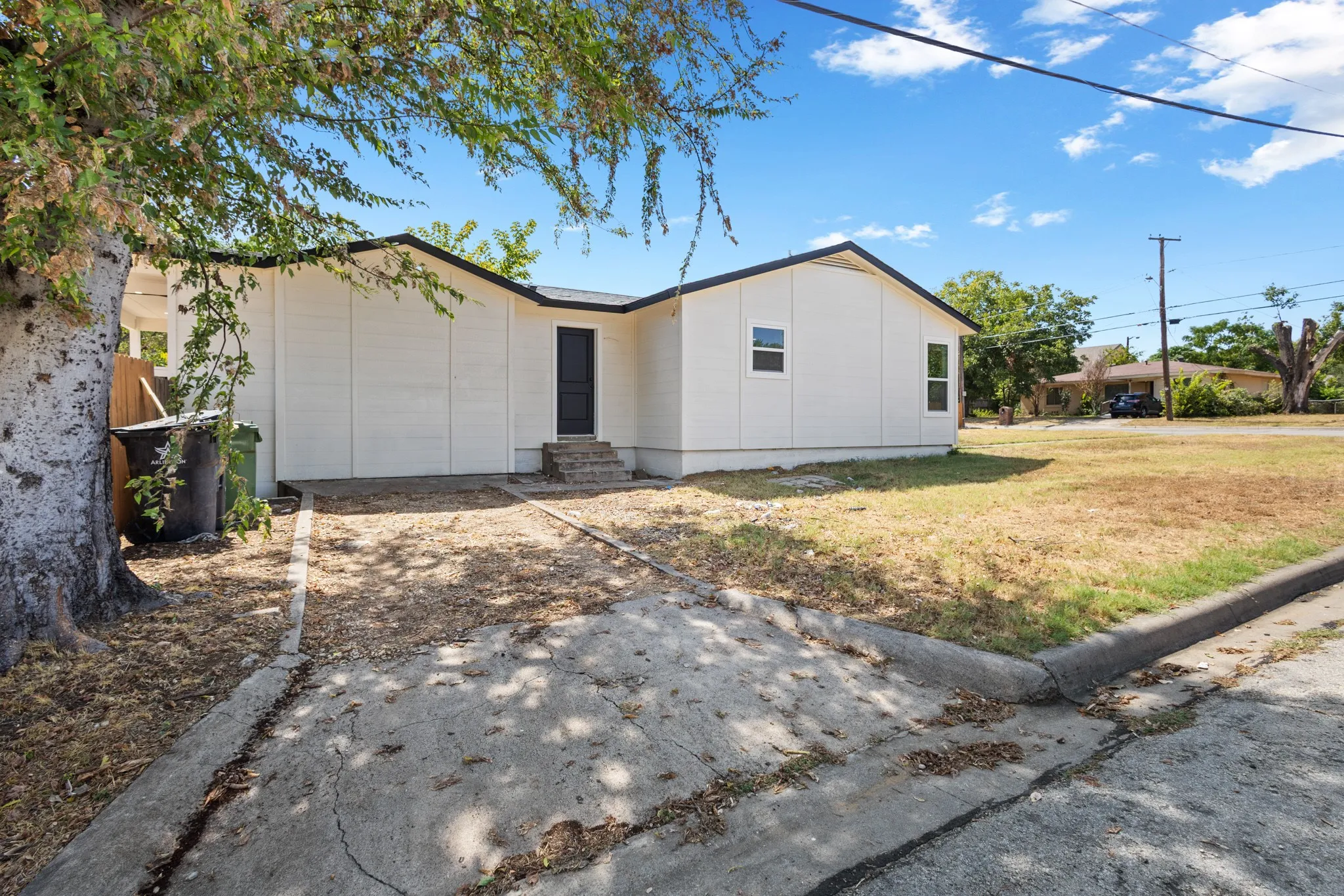 Single Family Residence For Rent in Tarrant County , 621 TRUMAN Street, Arlington, Texas 76011, 3 Bedroom, 2 Bathroom, Garage spaces, 1,780 Sqft, built in 1958, mls#21393391, Real Estate Agent in Arlington, Homes For Rent in Tarrant county, Homes For Rent in Arlington, Realtor in Arlington Texas, Real Estate Brokerage Independent Realty Texas, Luminita Cordes Realtor