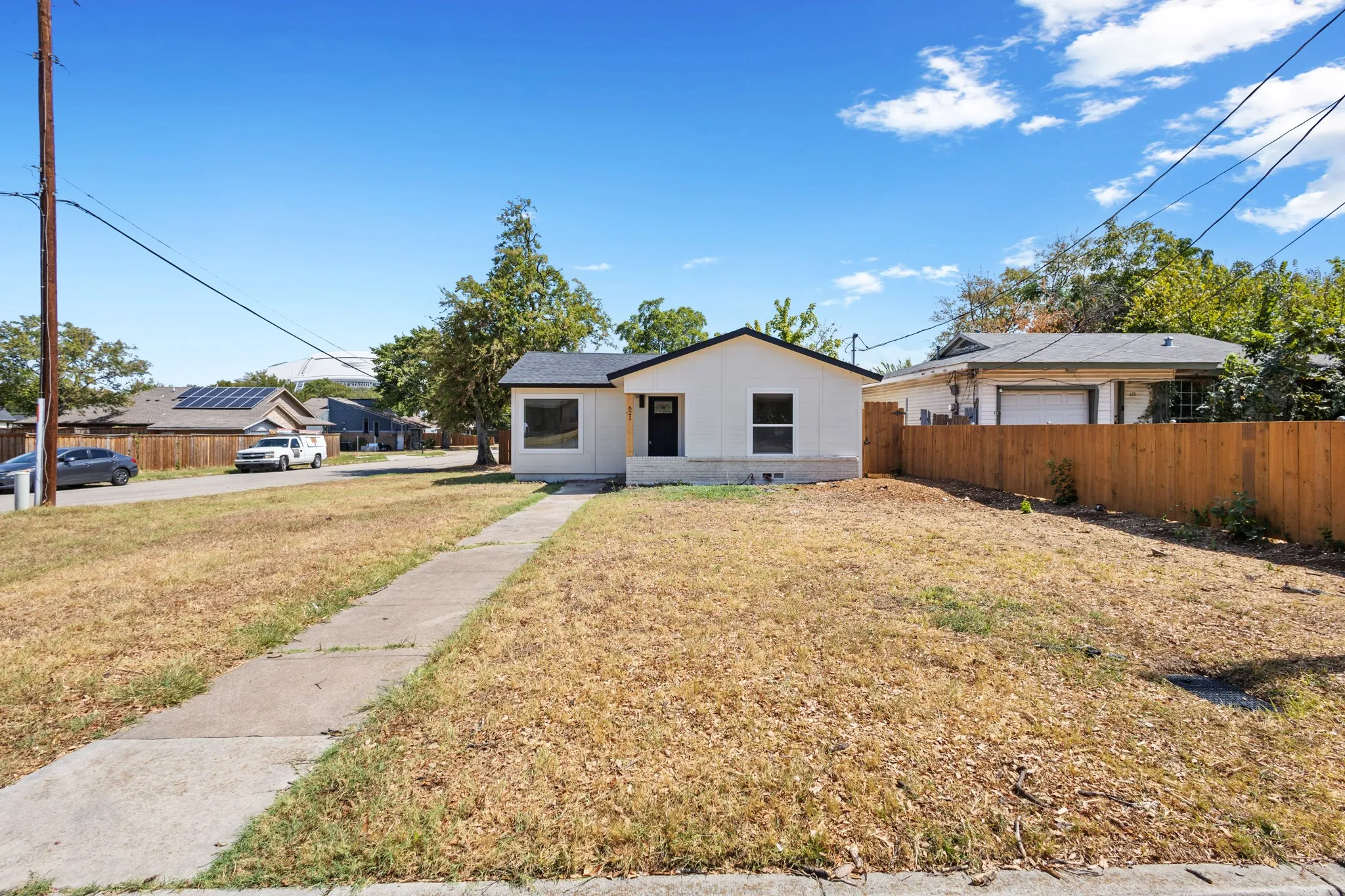 Single Family Residence For Rent in Tarrant County , 621 TRUMAN Street, Arlington, Texas 76011, 3 Bedroom, 2 Bathroom, Garage spaces, 1,780 Sqft, built in 1958, mls#21393391, Real Estate Agent in Arlington, Homes For Rent in Tarrant county, Homes For Rent in Arlington, Realtor in Arlington Texas, Real Estate Brokerage Independent Realty Texas, Luminita Cordes Realtor