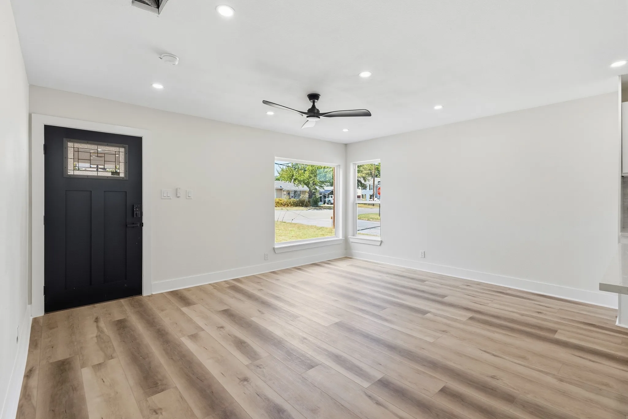 Single Family Residence For Rent in Tarrant County , 621 TRUMAN Street, Arlington, Texas 76011, 3 Bedroom, 2 Bathroom, Garage spaces, 1,780 Sqft, built in 1958, mls#21393391, Real Estate Agent in Arlington, Homes For Rent in Tarrant county, Homes For Rent in Arlington, Realtor in Arlington Texas, Real Estate Brokerage Independent Realty Texas, Luminita Cordes Realtor