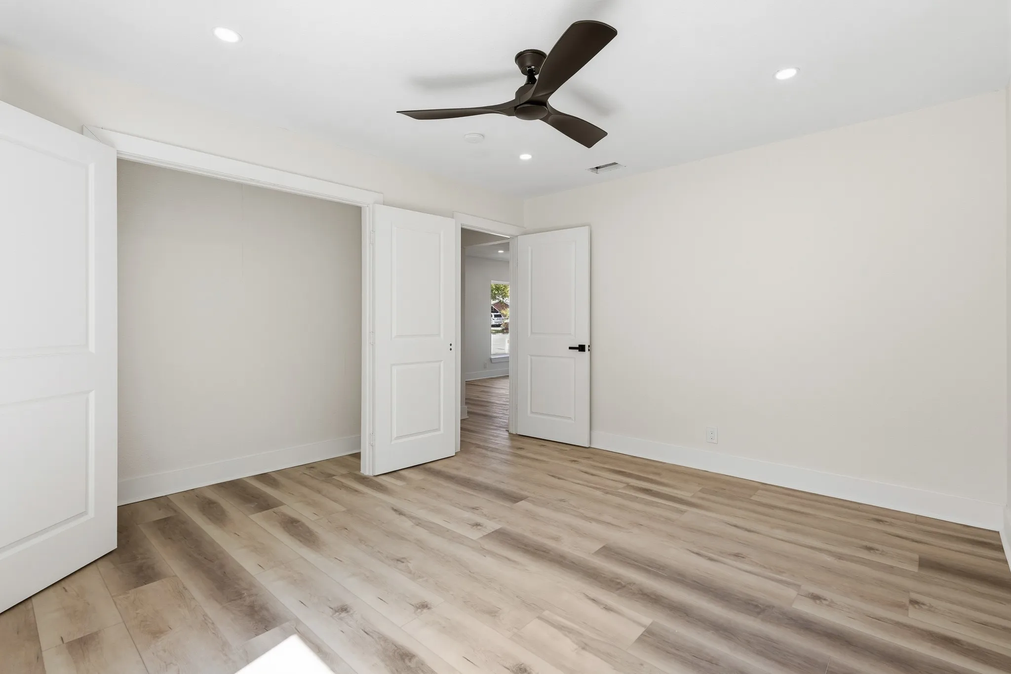 Single Family Residence For Rent in Tarrant County , 621 TRUMAN Street, Arlington, Texas 76011, 3 Bedroom, 2 Bathroom, Garage spaces, 1,780 Sqft, built in 1958, mls#21393391, Real Estate Agent in Arlington, Homes For Rent in Tarrant county, Homes For Rent in Arlington, Realtor in Arlington Texas, Real Estate Brokerage Independent Realty Texas, Luminita Cordes Realtor