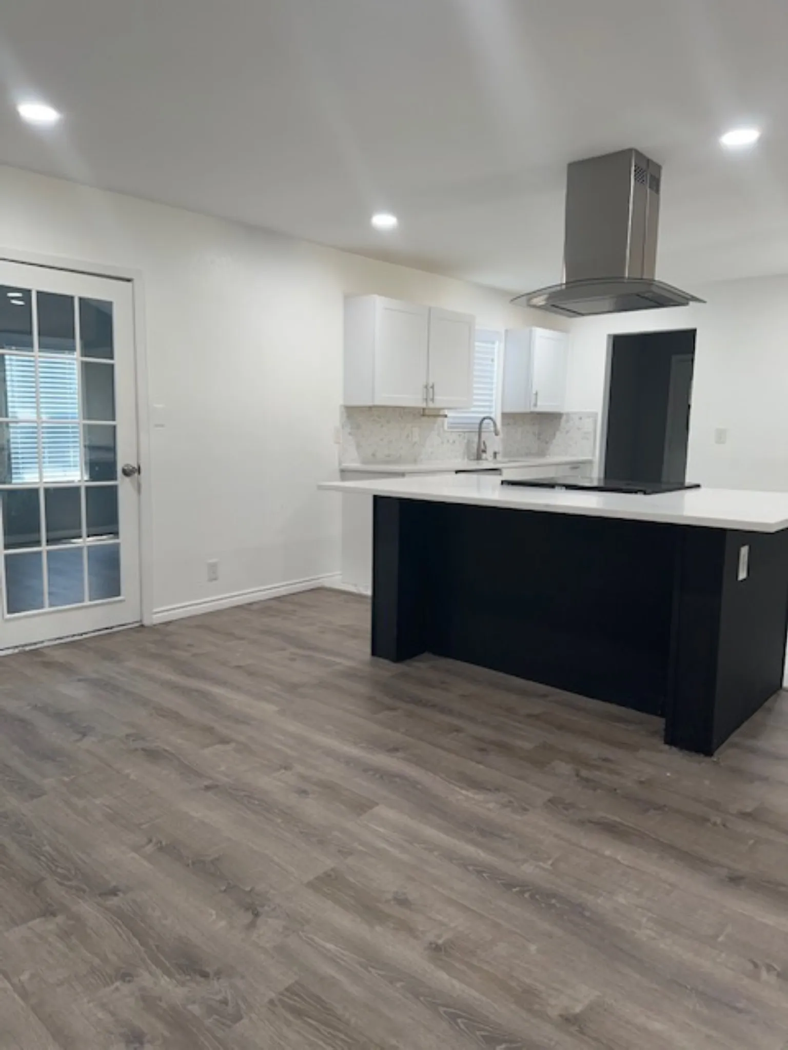 Breakfast room with breakfast bar with room for chairs