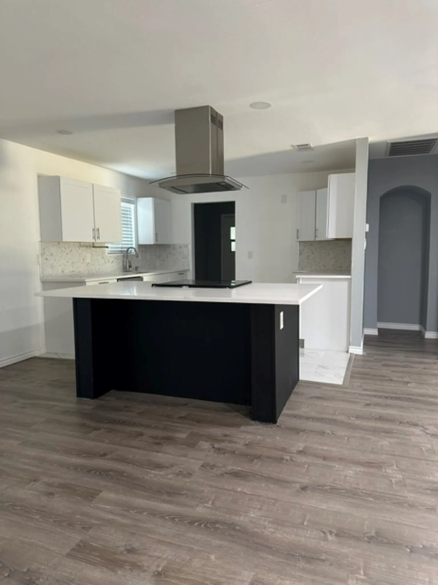 View of kitchen & breakfast bar