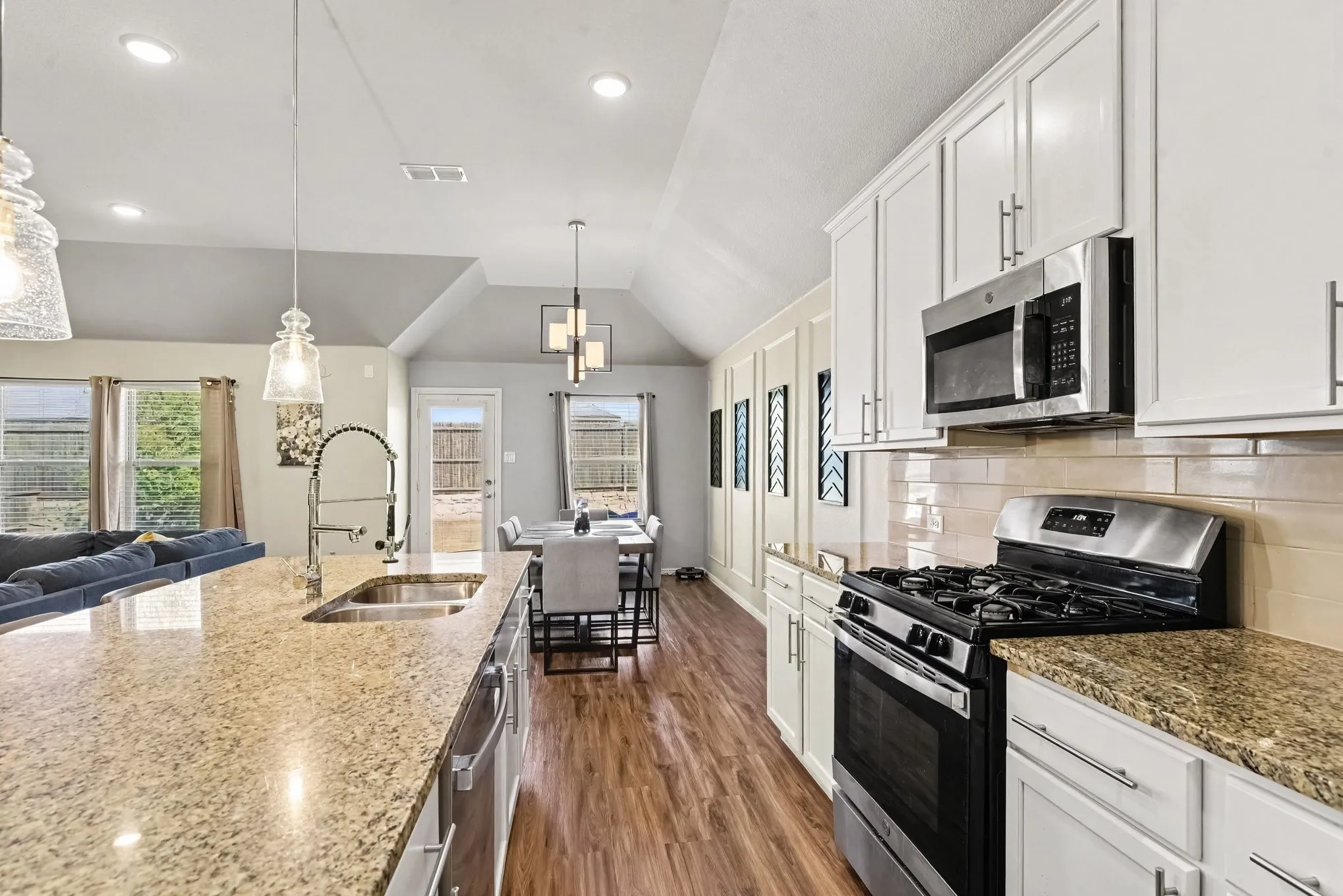 Single Family Residence For Sale in Hunt County , 1817 Elderberry Street, Royse City, Texas 75189, 4 Bedroom, 3 Bathroom, 2 Garage spaces, 1,992 Sqft, built in 2021, mls#21390700, Real Estate Agent in Royse City, Homes For Sale in Hunt county, Homes For Sale in Royse City, Realtor in Royse City Texas, Real Estate Brokerage Independent Realty Texas, Luminita Cordes Realtor