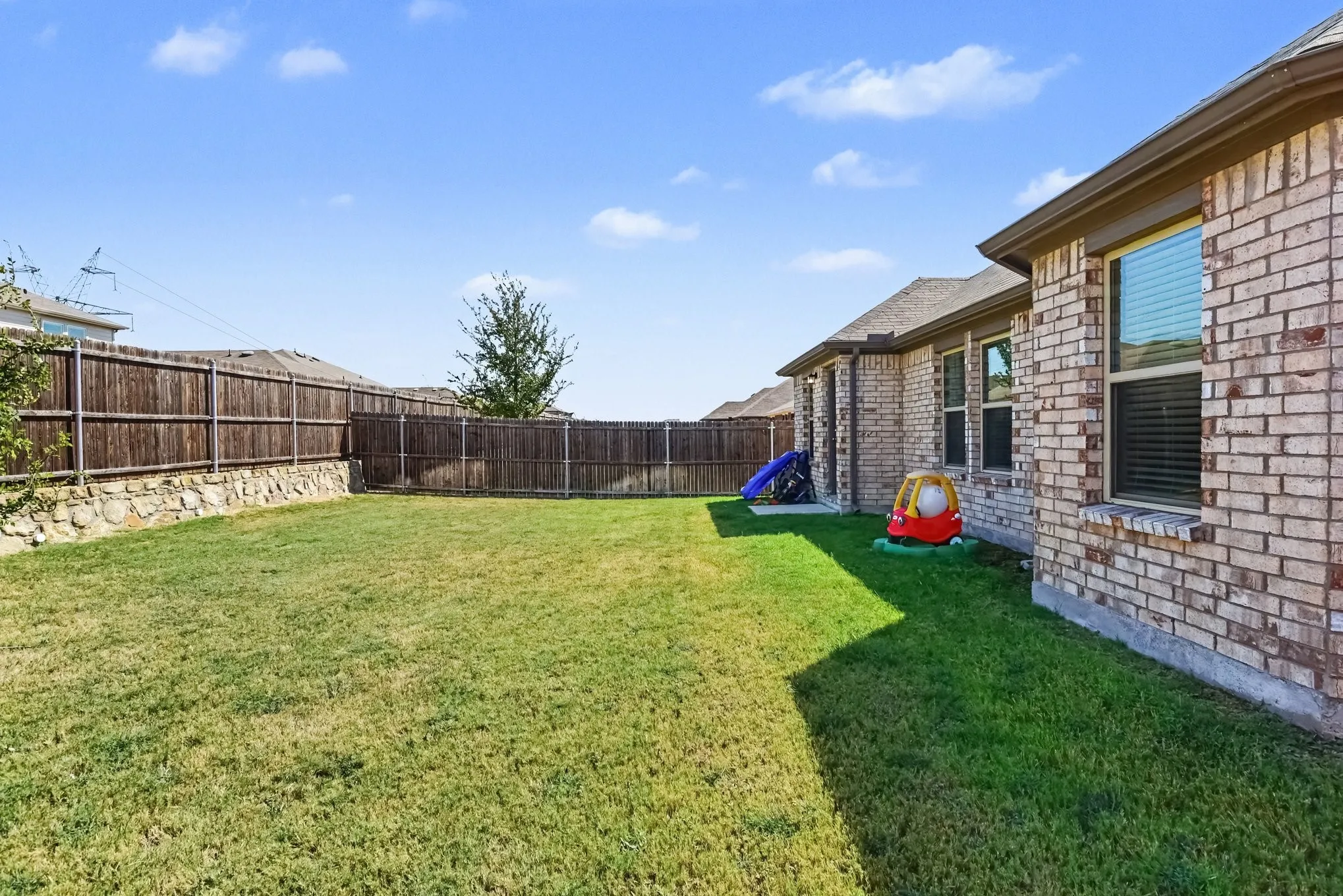 Single Family Residence For Sale in Hunt County , 1817 Elderberry Street, Royse City, Texas 75189, 4 Bedroom, 3 Bathroom, 2 Garage spaces, 1,992 Sqft, built in 2021, mls#21390700, Real Estate Agent in Royse City, Homes For Sale in Hunt county, Homes For Sale in Royse City, Realtor in Royse City Texas, Real Estate Brokerage Independent Realty Texas, Luminita Cordes Realtor