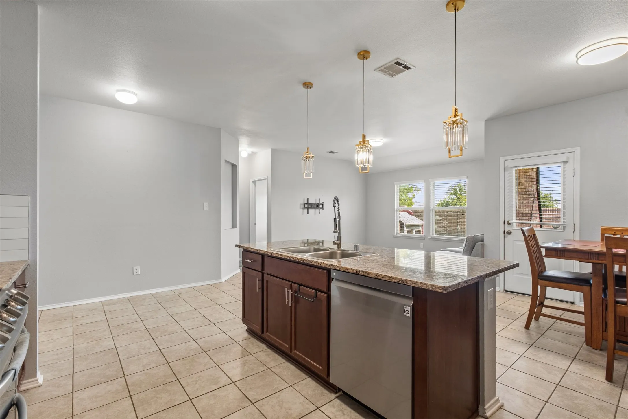 Single Family Residence For Rent in Rockwall County , 2008 Brisbon Street, Fate, Texas 75189, 4 Bedroom, 2 Bathroom, 2 Garage spaces, 1,561 Sqft, built in 2017, mls#21393425, Real Estate Agent in Fate, Homes For Rent in Rockwall county, Homes For Rent in Fate, Realtor in Fate Texas, Real Estate Brokerage Independent Realty Texas, Luminita Cordes Realtor