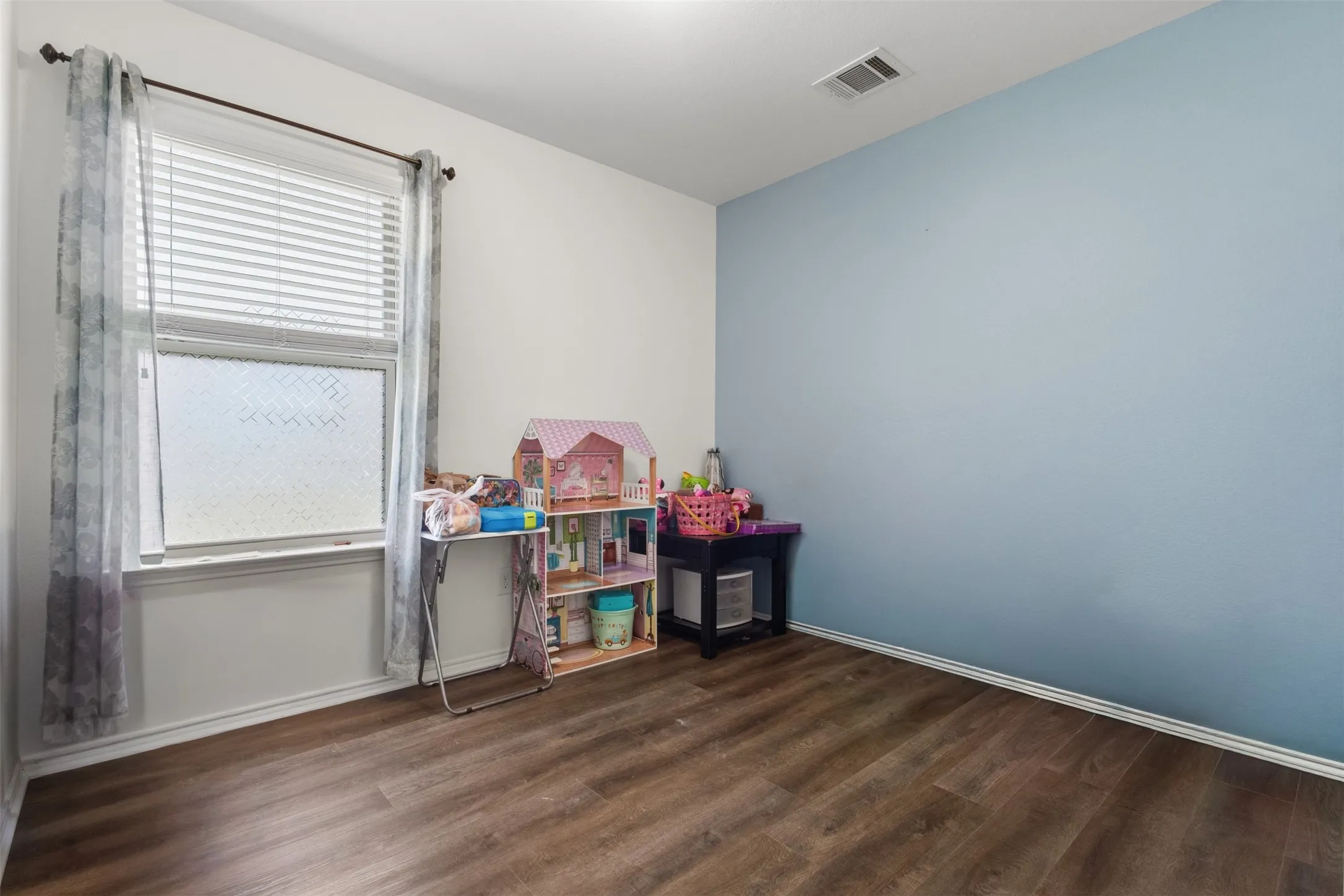 Single Family Residence For Rent in Rockwall County , 2008 Brisbon Street, Fate, Texas 75189, 4 Bedroom, 2 Bathroom, 2 Garage spaces, 1,561 Sqft, built in 2017, mls#21393425, Real Estate Agent in Fate, Homes For Rent in Rockwall county, Homes For Rent in Fate, Realtor in Fate Texas, Real Estate Brokerage Independent Realty Texas, Luminita Cordes Realtor