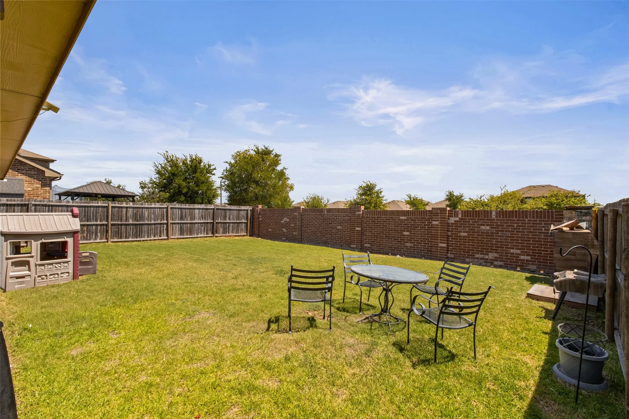 Single Family Residence For Rent in Rockwall County , 2008 Brisbon Street, Fate, Texas 75189, 4 Bedroom, 2 Bathroom, 2 Garage spaces, 1,561 Sqft, built in 2017, mls#21393425, Real Estate Agent in Fate, Homes For Rent in Rockwall county, Homes For Rent in Fate, Realtor in Fate Texas, Real Estate Brokerage Independent Realty Texas, Luminita Cordes Realtor