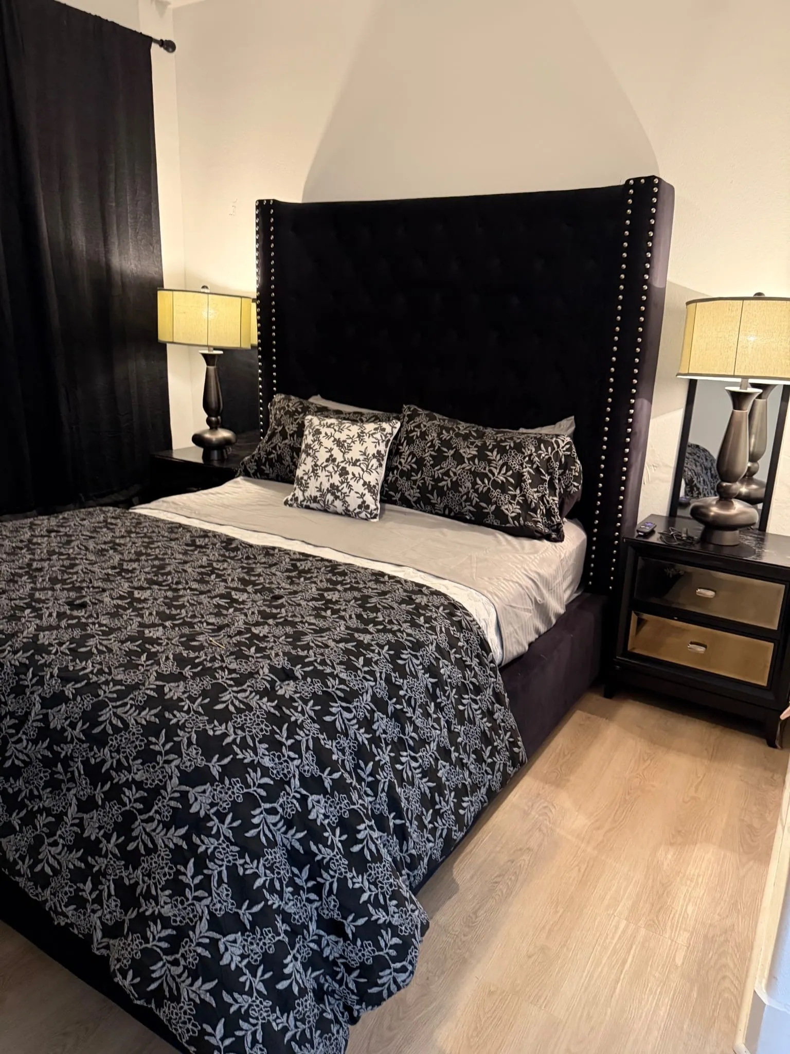 Wood-finish flooring with a light tone