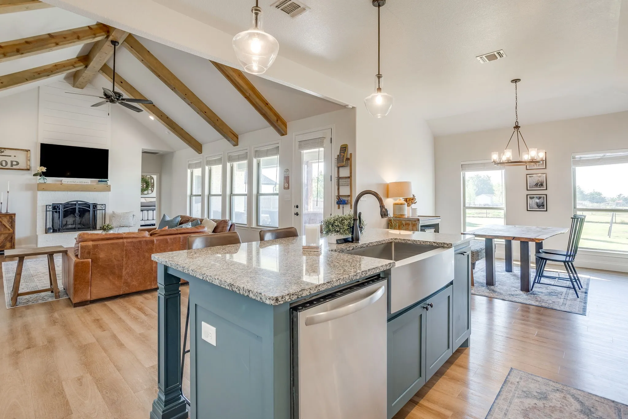 Single Family Residence For Sale in Johnson County , 103 Tall Pine Drive, Godley, Texas 76044, 4 Bedroom, 2 Bathroom, 2 Garage spaces, 2,424 Sqft, built in 2021, mls#21391362, Real Estate Agent in Godley, Homes For Sale in Johnson county, Homes For Sale in Godley, Realtor in Godley Texas, Real Estate Brokerage Independent Realty Texas, Luminita Cordes Realtor