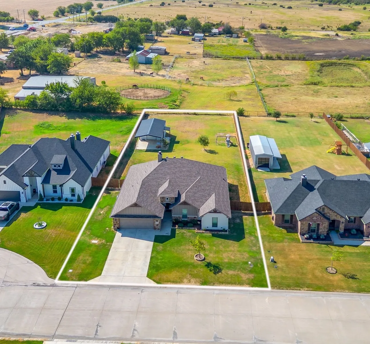 Single Family Residence For Sale in Johnson County , 103 Tall Pine Drive, Godley, Texas 76044, 4 Bedroom, 2 Bathroom, 2 Garage spaces, 2,424 Sqft, built in 2021, mls#21391362, Real Estate Agent in Godley, Homes For Sale in Johnson county, Homes For Sale in Godley, Realtor in Godley Texas, Real Estate Brokerage Independent Realty Texas, Luminita Cordes Realtor