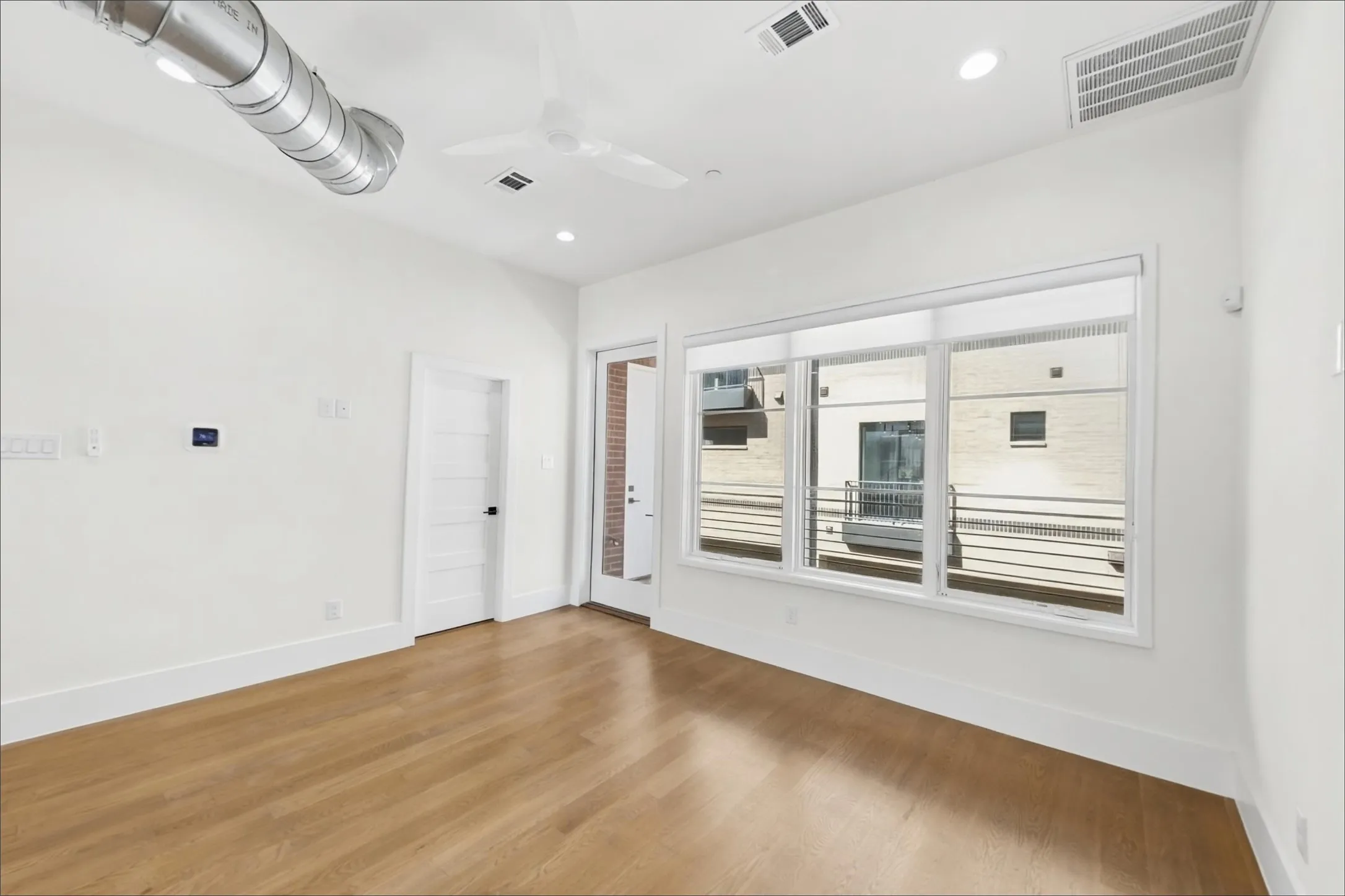 Townhouse For Rent in Tarrant County , 408 Rayner Avenue, Fort Worth, Texas 76111, 3 Bedroom, 4 Bathroom, 2 Garage spaces, 1,980 Sqft, built in 2021, mls#21393435, Real Estate Agent in Fort Worth, Homes For Rent in Tarrant county, Homes For Rent in Fort Worth, Realtor in Fort Worth Texas, Real Estate Brokerage Independent Realty Texas, Luminita Cordes Realtor
