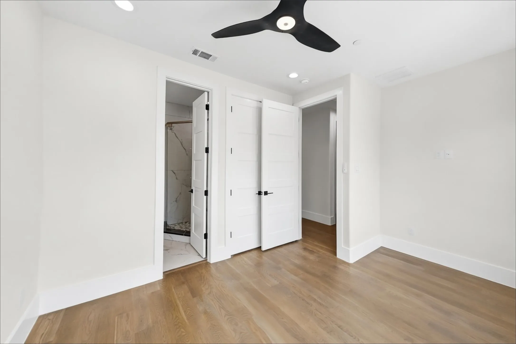 Townhouse For Rent in Tarrant County , 408 Rayner Avenue, Fort Worth, Texas 76111, 3 Bedroom, 4 Bathroom, 2 Garage spaces, 1,980 Sqft, built in 2021, mls#21393435, Real Estate Agent in Fort Worth, Homes For Rent in Tarrant county, Homes For Rent in Fort Worth, Realtor in Fort Worth Texas, Real Estate Brokerage Independent Realty Texas, Luminita Cordes Realtor