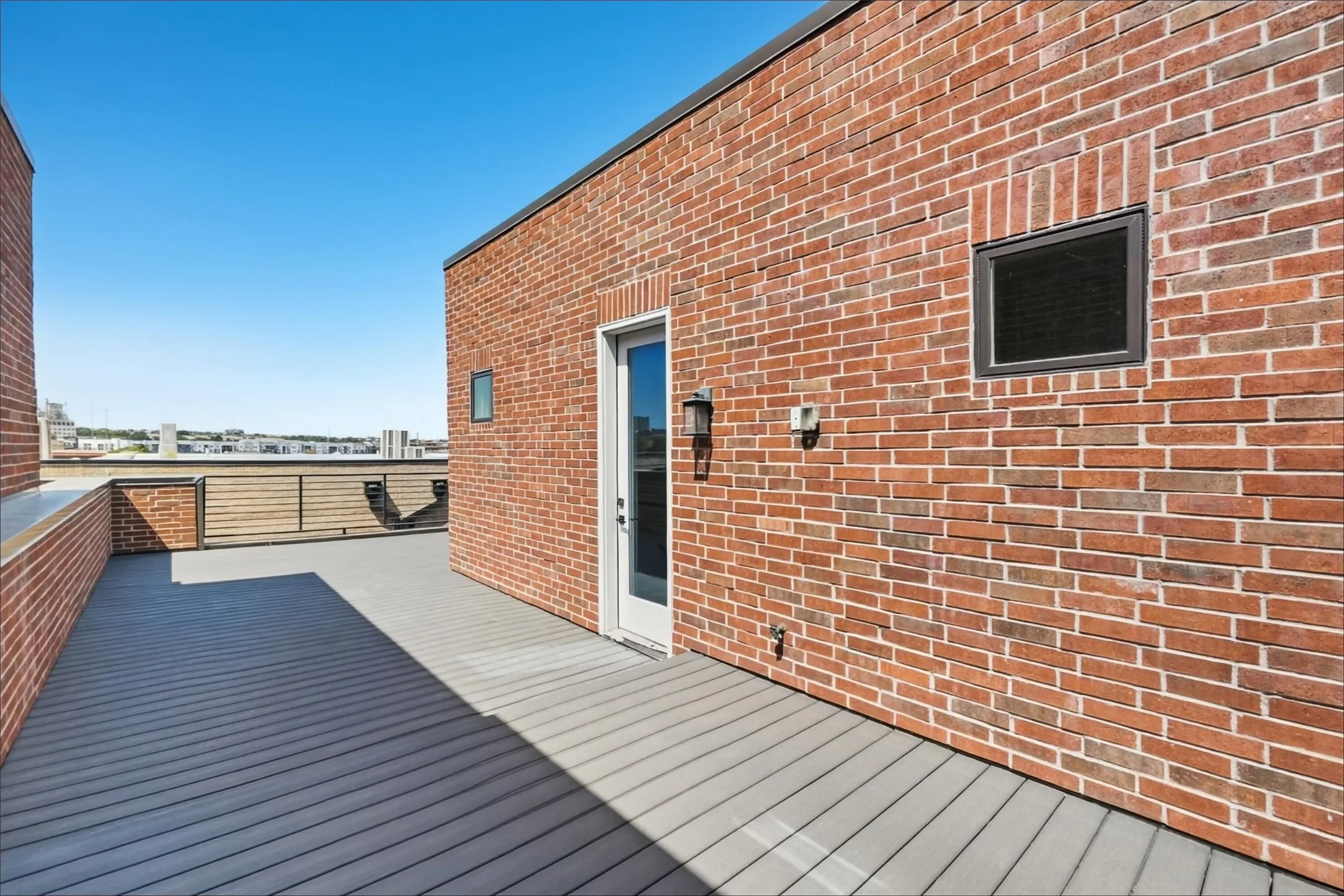 Townhouse For Rent in Tarrant County , 408 Rayner Avenue, Fort Worth, Texas 76111, 3 Bedroom, 4 Bathroom, 2 Garage spaces, 1,980 Sqft, built in 2021, mls#21393435, Real Estate Agent in Fort Worth, Homes For Rent in Tarrant county, Homes For Rent in Fort Worth, Realtor in Fort Worth Texas, Real Estate Brokerage Independent Realty Texas, Luminita Cordes Realtor