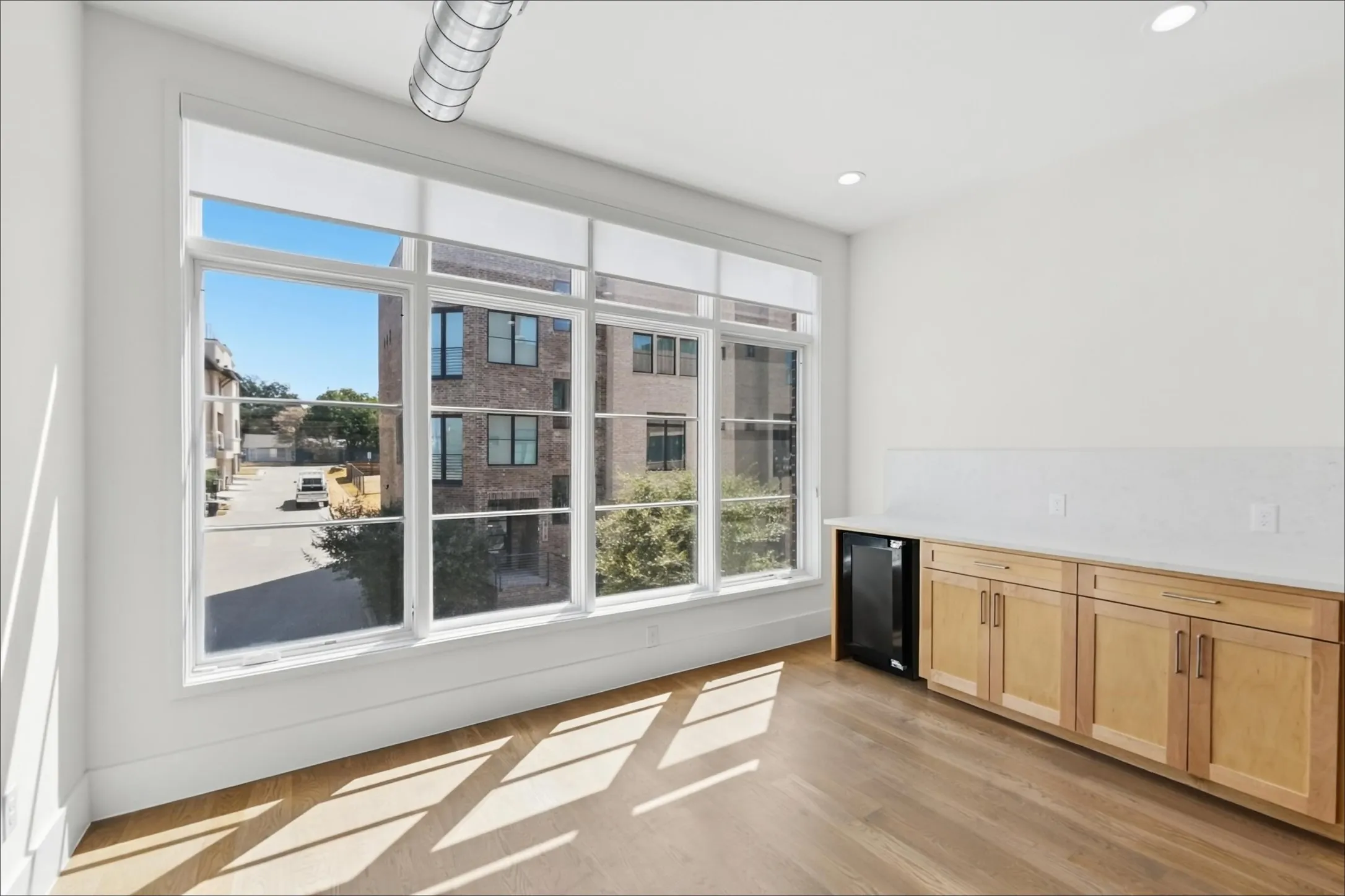 Townhouse For Rent in Tarrant County , 408 Rayner Avenue, Fort Worth, Texas 76111, 3 Bedroom, 4 Bathroom, 2 Garage spaces, 1,980 Sqft, built in 2021, mls#21393435, Real Estate Agent in Fort Worth, Homes For Rent in Tarrant county, Homes For Rent in Fort Worth, Realtor in Fort Worth Texas, Real Estate Brokerage Independent Realty Texas, Luminita Cordes Realtor