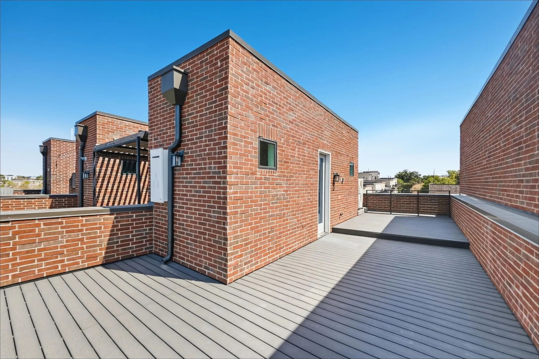 Townhouse For Rent in Tarrant County , 408 Rayner Avenue, Fort Worth, Texas 76111, 3 Bedroom, 4 Bathroom, 2 Garage spaces, 1,980 Sqft, built in 2021, mls#21393435, Real Estate Agent in Fort Worth, Homes For Rent in Tarrant county, Homes For Rent in Fort Worth, Realtor in Fort Worth Texas, Real Estate Brokerage Independent Realty Texas, Luminita Cordes Realtor
