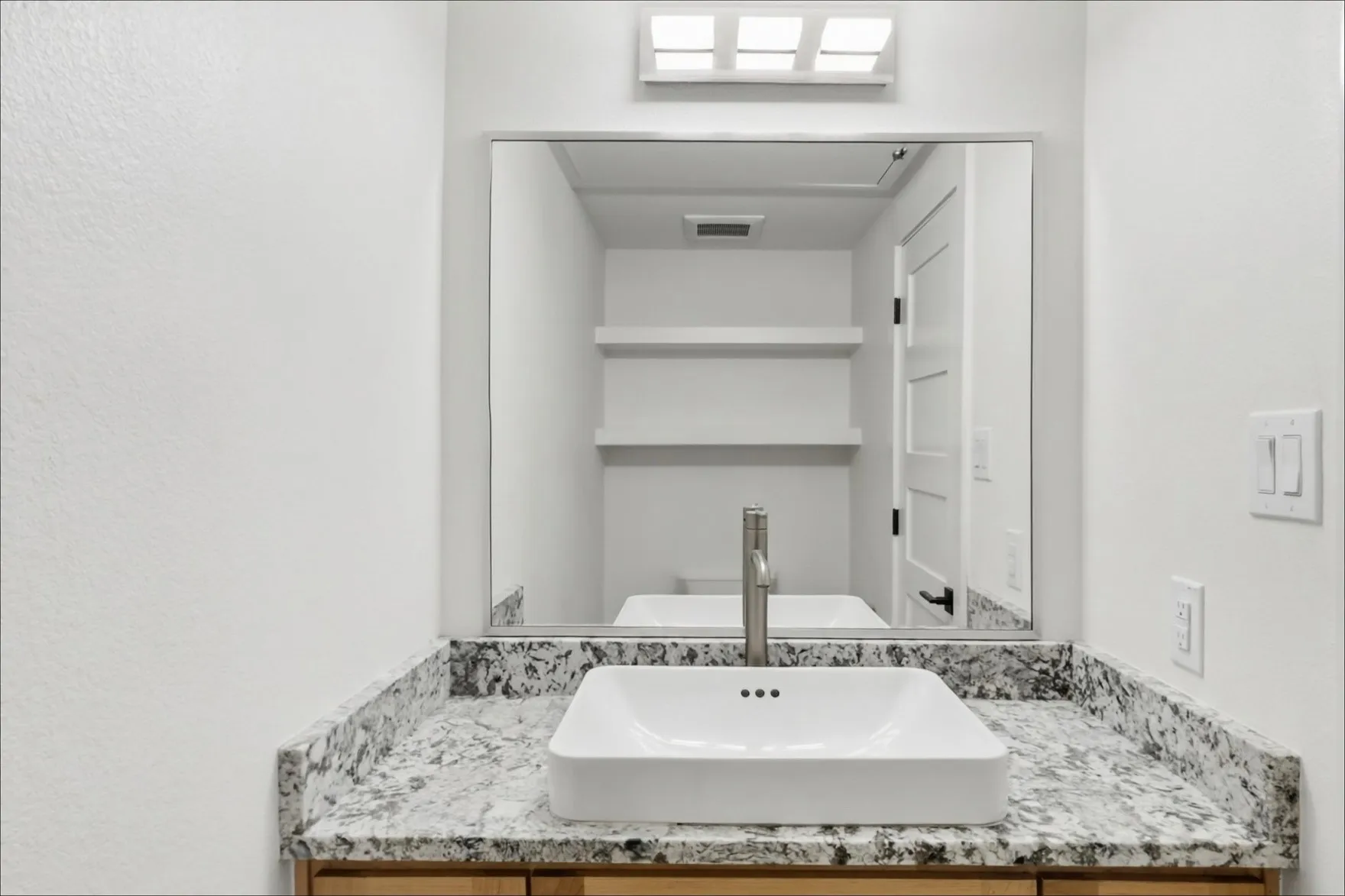 Townhouse For Rent in Tarrant County , 408 Rayner Avenue, Fort Worth, Texas 76111, 3 Bedroom, 4 Bathroom, 2 Garage spaces, 1,980 Sqft, built in 2021, mls#21393435, Real Estate Agent in Fort Worth, Homes For Rent in Tarrant county, Homes For Rent in Fort Worth, Realtor in Fort Worth Texas, Real Estate Brokerage Independent Realty Texas, Luminita Cordes Realtor