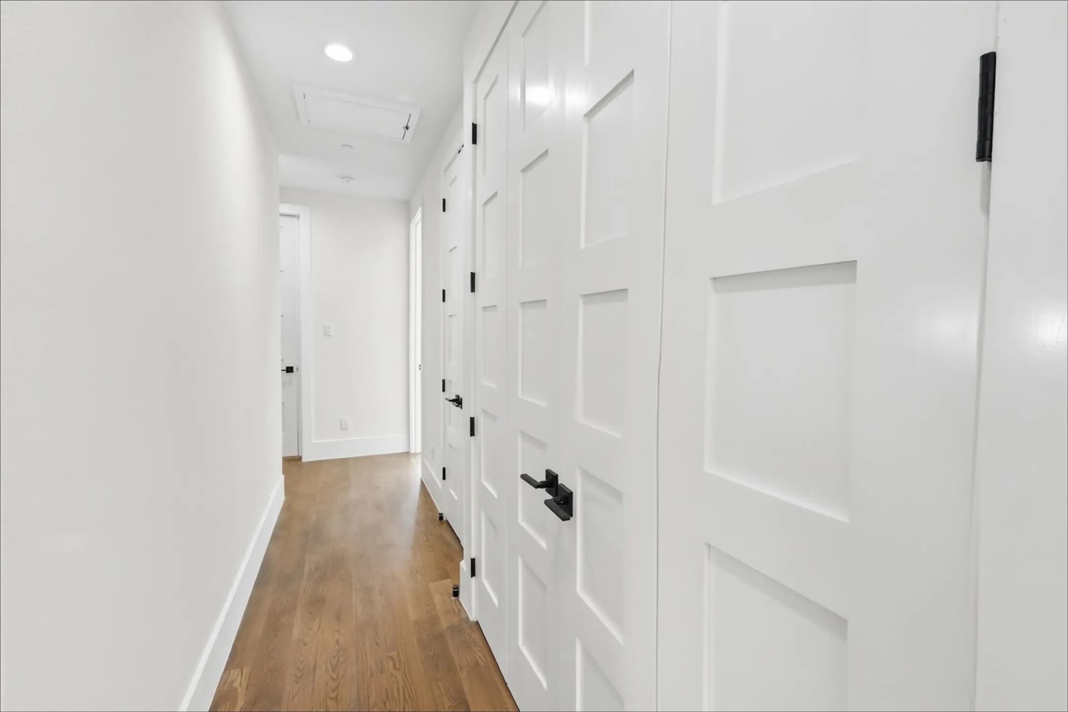 Townhouse For Rent in Tarrant County , 408 Rayner Avenue, Fort Worth, Texas 76111, 3 Bedroom, 4 Bathroom, 2 Garage spaces, 1,980 Sqft, built in 2021, mls#21393435, Real Estate Agent in Fort Worth, Homes For Rent in Tarrant county, Homes For Rent in Fort Worth, Realtor in Fort Worth Texas, Real Estate Brokerage Independent Realty Texas, Luminita Cordes Realtor