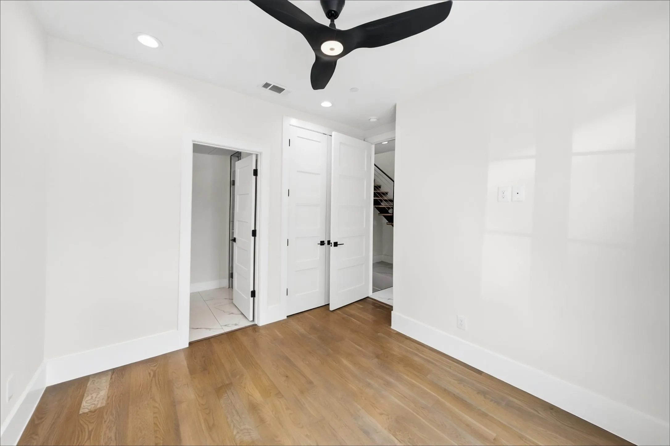 Townhouse For Rent in Tarrant County , 408 Rayner Avenue, Fort Worth, Texas 76111, 3 Bedroom, 4 Bathroom, 2 Garage spaces, 1,980 Sqft, built in 2021, mls#21393435, Real Estate Agent in Fort Worth, Homes For Rent in Tarrant county, Homes For Rent in Fort Worth, Realtor in Fort Worth Texas, Real Estate Brokerage Independent Realty Texas, Luminita Cordes Realtor