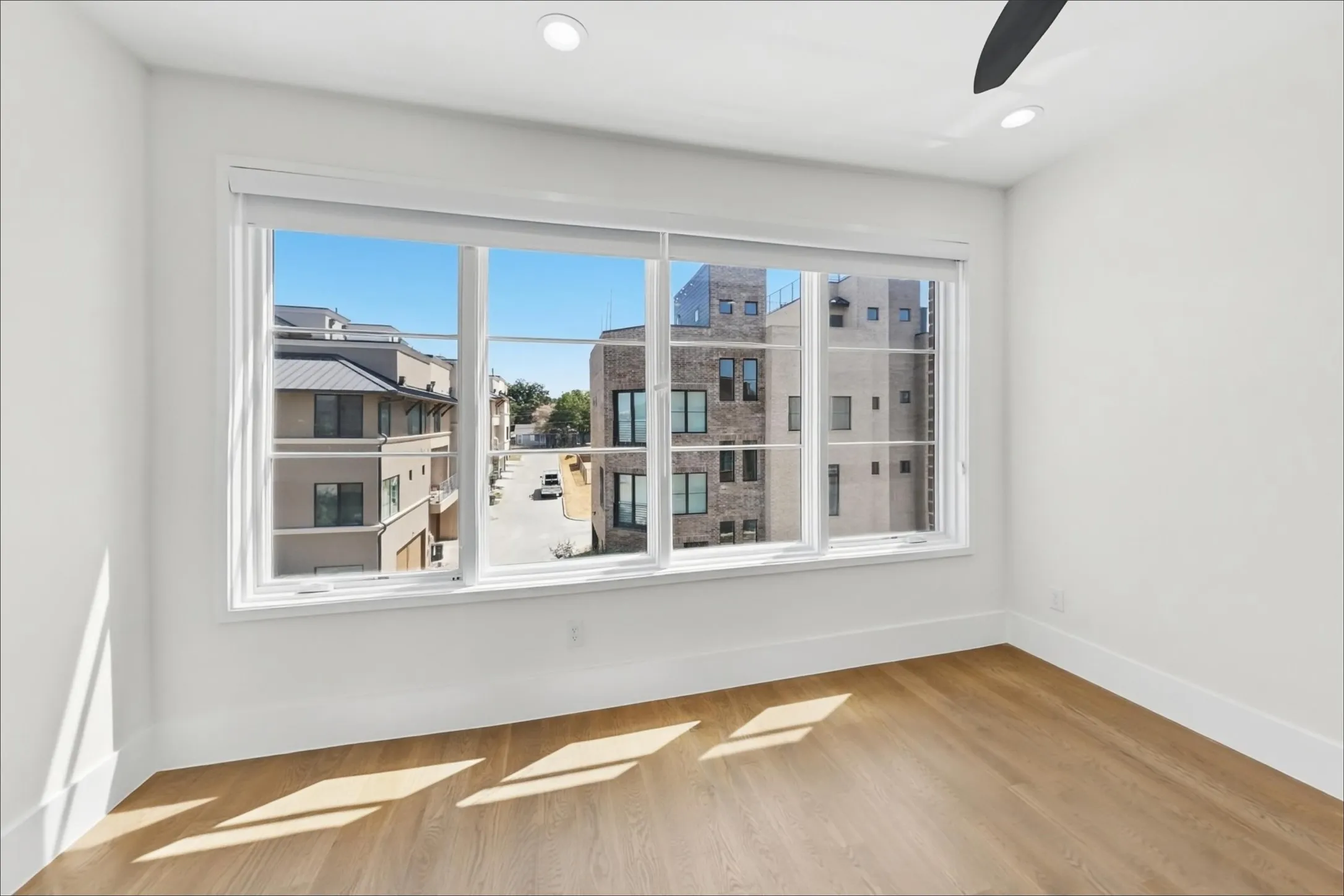 Townhouse For Rent in Tarrant County , 408 Rayner Avenue, Fort Worth, Texas 76111, 3 Bedroom, 4 Bathroom, 2 Garage spaces, 1,980 Sqft, built in 2021, mls#21393435, Real Estate Agent in Fort Worth, Homes For Rent in Tarrant county, Homes For Rent in Fort Worth, Realtor in Fort Worth Texas, Real Estate Brokerage Independent Realty Texas, Luminita Cordes Realtor