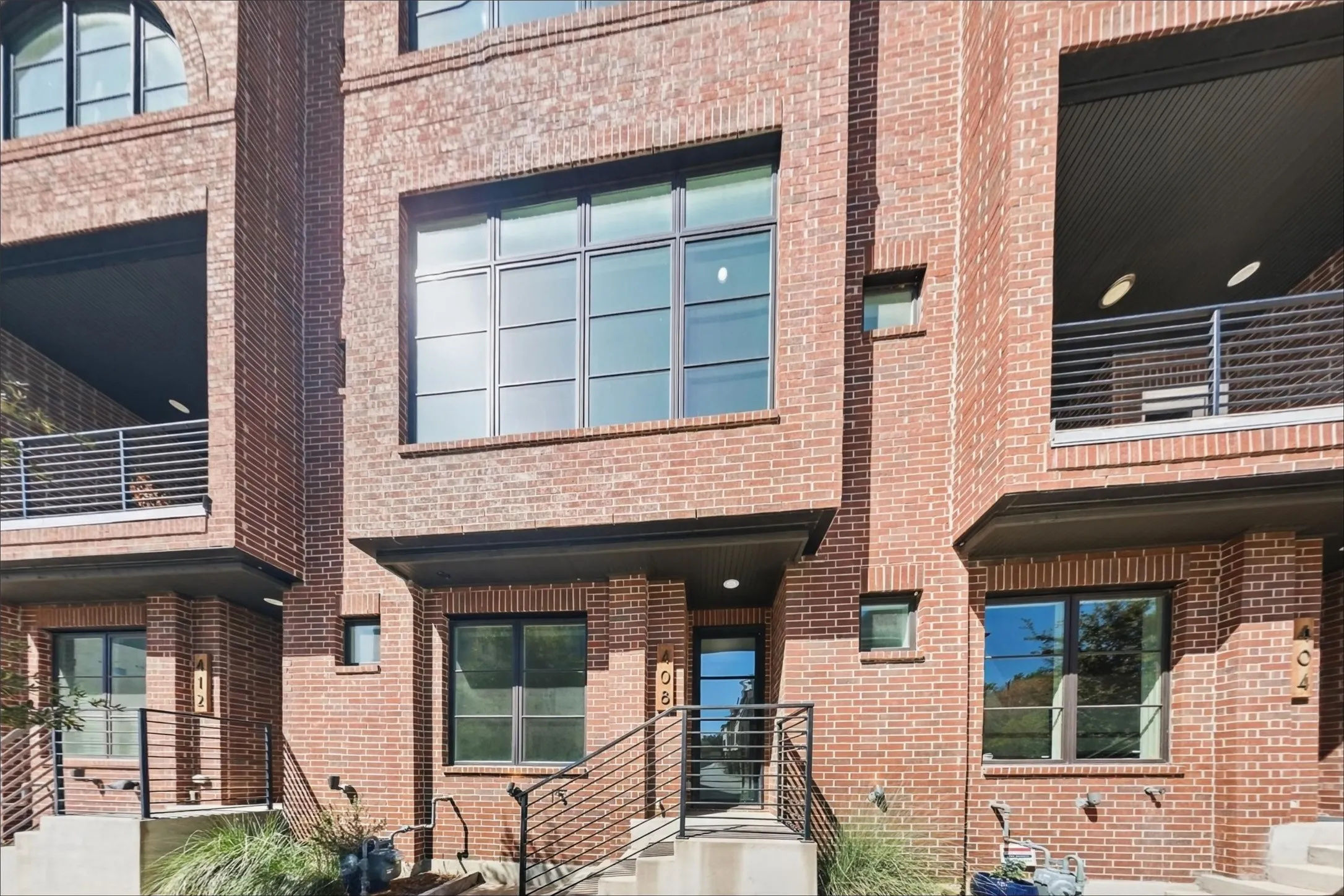 Townhouse For Rent in Tarrant County , 408 Rayner Avenue, Fort Worth, Texas 76111, 3 Bedroom, 4 Bathroom, 2 Garage spaces, 1,980 Sqft, built in 2021, mls#21393435, Real Estate Agent in Fort Worth, Homes For Rent in Tarrant county, Homes For Rent in Fort Worth, Realtor in Fort Worth Texas, Real Estate Brokerage Independent Realty Texas, Luminita Cordes Realtor