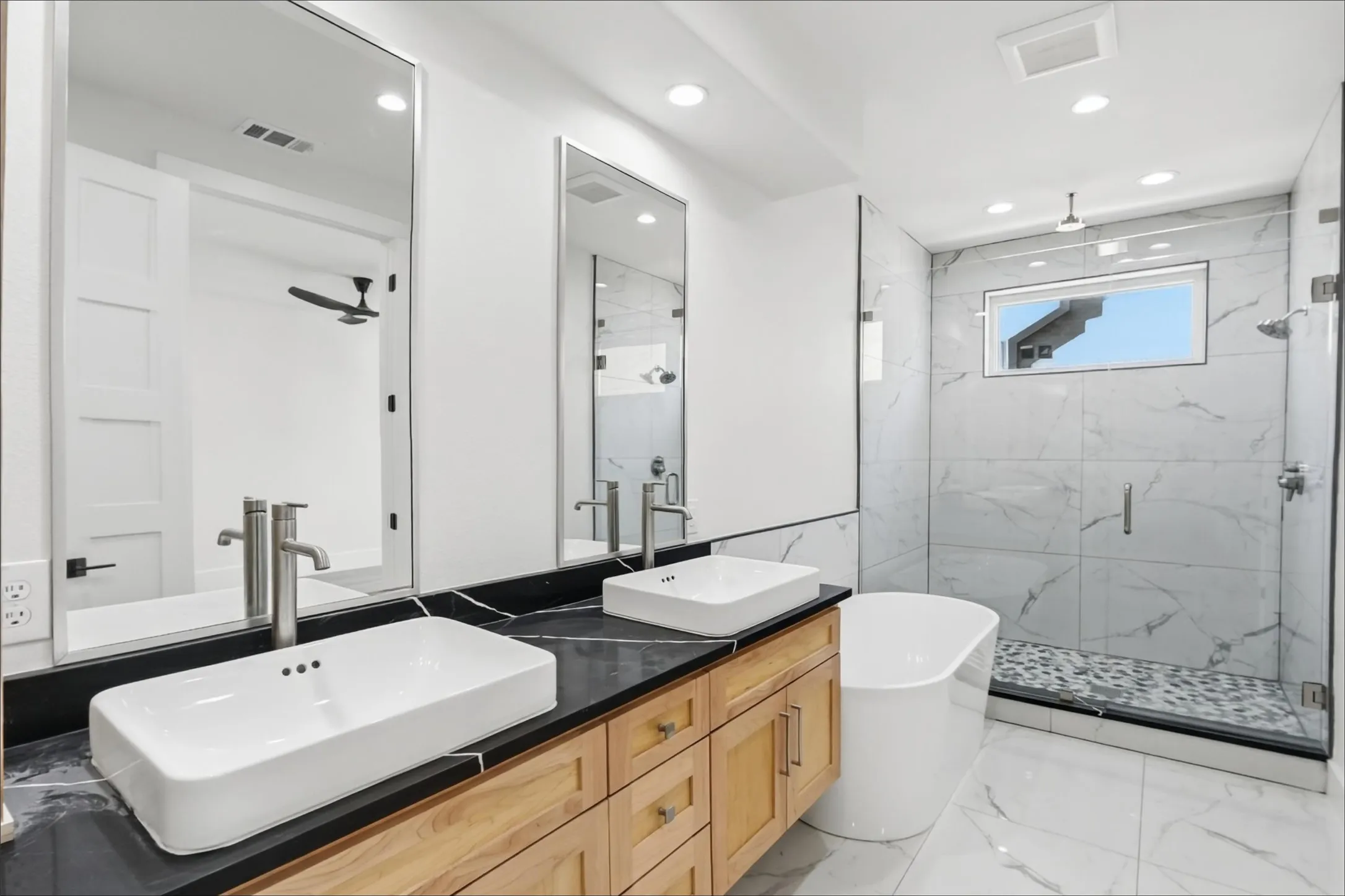 Townhouse For Rent in Tarrant County , 408 Rayner Avenue, Fort Worth, Texas 76111, 3 Bedroom, 4 Bathroom, 2 Garage spaces, 1,980 Sqft, built in 2021, mls#21393435, Real Estate Agent in Fort Worth, Homes For Rent in Tarrant county, Homes For Rent in Fort Worth, Realtor in Fort Worth Texas, Real Estate Brokerage Independent Realty Texas, Luminita Cordes Realtor