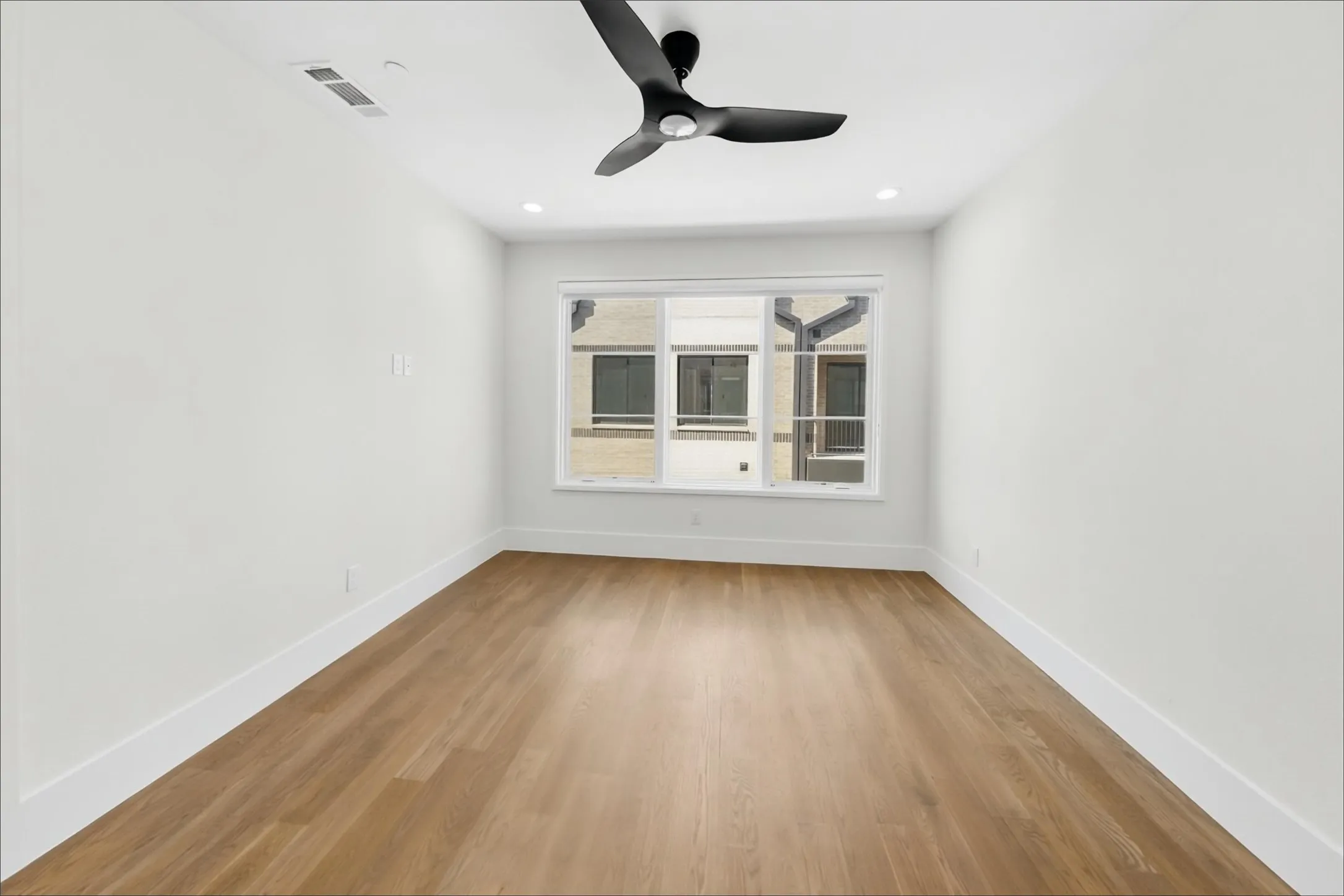 Townhouse For Rent in Tarrant County , 408 Rayner Avenue, Fort Worth, Texas 76111, 3 Bedroom, 4 Bathroom, 2 Garage spaces, 1,980 Sqft, built in 2021, mls#21393435, Real Estate Agent in Fort Worth, Homes For Rent in Tarrant county, Homes For Rent in Fort Worth, Realtor in Fort Worth Texas, Real Estate Brokerage Independent Realty Texas, Luminita Cordes Realtor