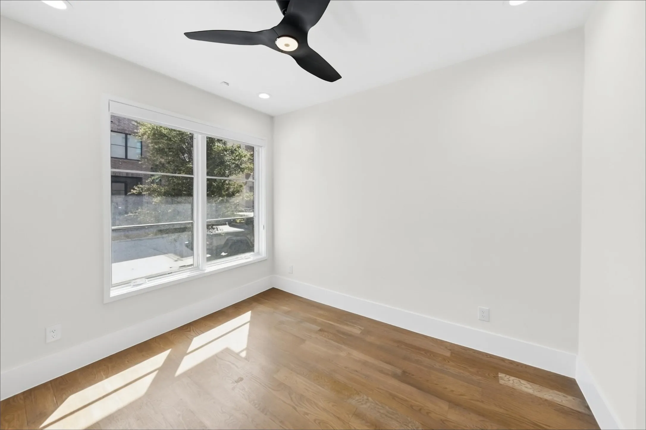 Townhouse For Rent in Tarrant County , 408 Rayner Avenue, Fort Worth, Texas 76111, 3 Bedroom, 4 Bathroom, 2 Garage spaces, 1,980 Sqft, built in 2021, mls#21393435, Real Estate Agent in Fort Worth, Homes For Rent in Tarrant county, Homes For Rent in Fort Worth, Realtor in Fort Worth Texas, Real Estate Brokerage Independent Realty Texas, Luminita Cordes Realtor