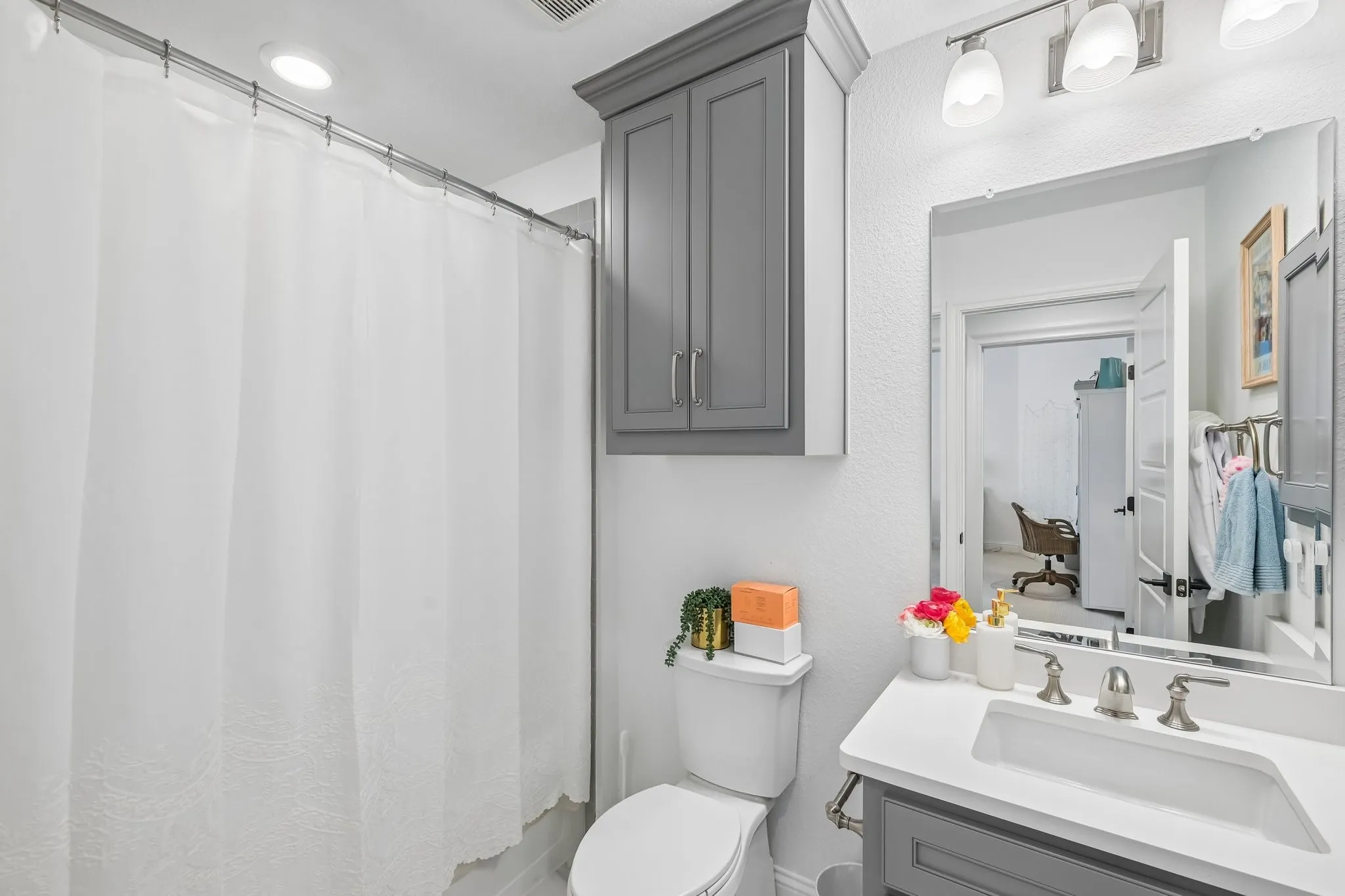 Single Family Residence For Sale in Denton County , 7142 Whiskbroom Drive, Frisco, Texas 75036, 4 Bedroom, 5 Bathroom, 3 Garage spaces, 4,690 Sqft, built in 2020, mls#21393325, Real Estate Agent in Frisco, Homes For Sale in Denton county, Homes For Sale in Frisco, Realtor in Frisco Texas, Real Estate Brokerage Independent Realty Texas, Luminita Cordes Realtor