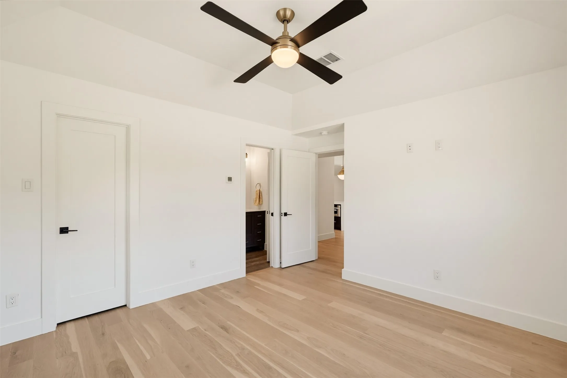 Single Family Residence For Rent in Dallas County , 6331 Linden Lane, Dallas, Texas 75230, 4 Bedroom, 4 Bathroom, 3 Garage spaces, 2,875 Sqft, built in 1955, mls#21386116, Real Estate Agent in Dallas, Homes For Rent in Dallas county, Homes For Rent in Dallas, Realtor in Dallas Texas, Real Estate Brokerage Independent Realty Texas, Luminita Cordes Realtor