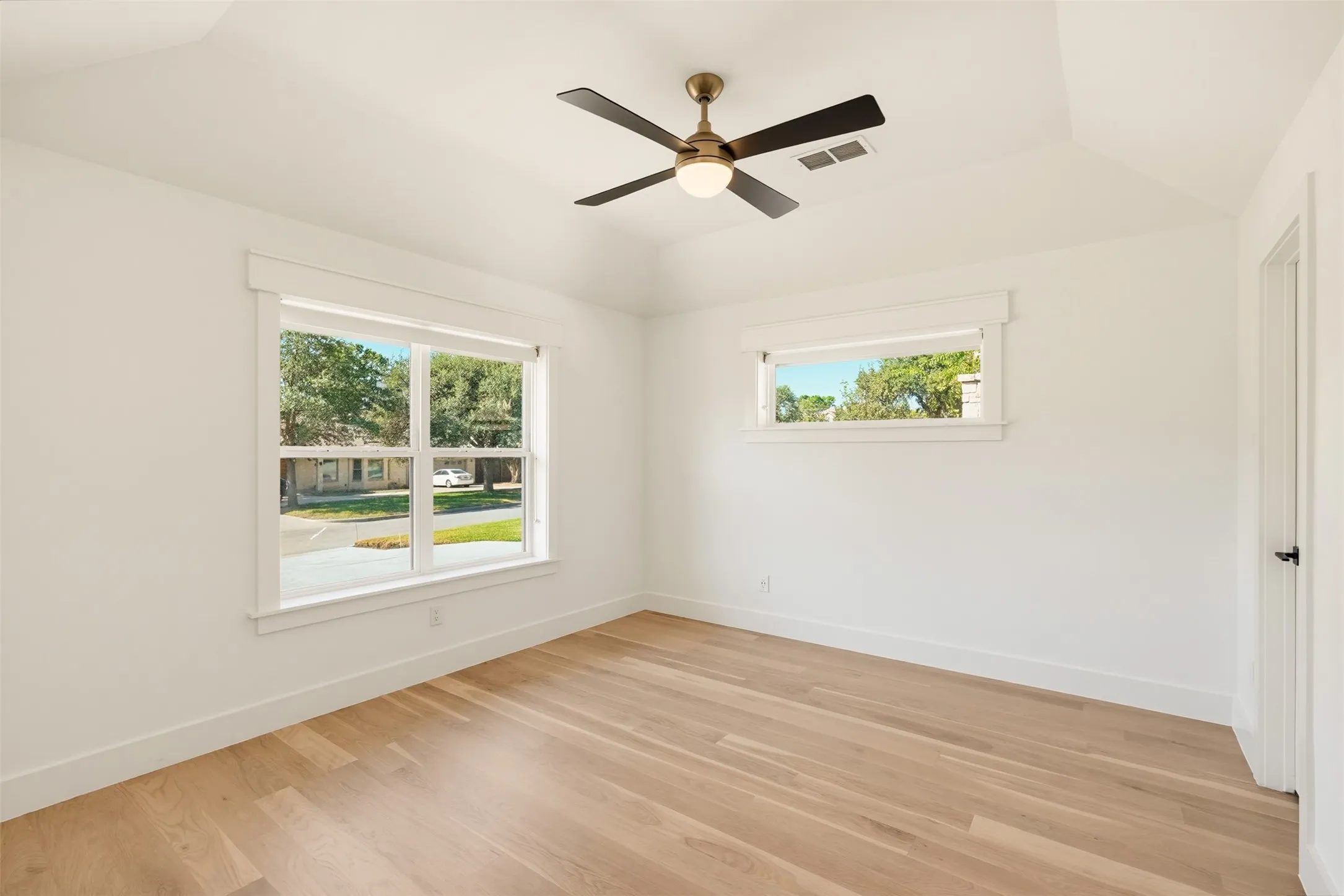 Single Family Residence For Rent in Dallas County , 6331 Linden Lane, Dallas, Texas 75230, 4 Bedroom, 4 Bathroom, 3 Garage spaces, 2,875 Sqft, built in 1955, mls#21386116, Real Estate Agent in Dallas, Homes For Rent in Dallas county, Homes For Rent in Dallas, Realtor in Dallas Texas, Real Estate Brokerage Independent Realty Texas, Luminita Cordes Realtor