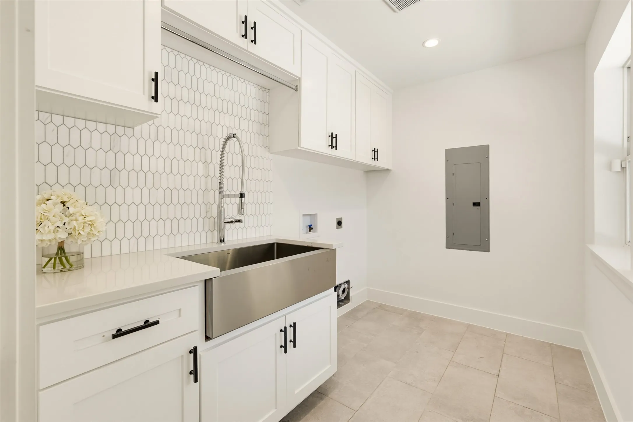 Single Family Residence For Rent in Dallas County , 6331 Linden Lane, Dallas, Texas 75230, 4 Bedroom, 4 Bathroom, 3 Garage spaces, 2,875 Sqft, built in 1955, mls#21386116, Real Estate Agent in Dallas, Homes For Rent in Dallas county, Homes For Rent in Dallas, Realtor in Dallas Texas, Real Estate Brokerage Independent Realty Texas, Luminita Cordes Realtor