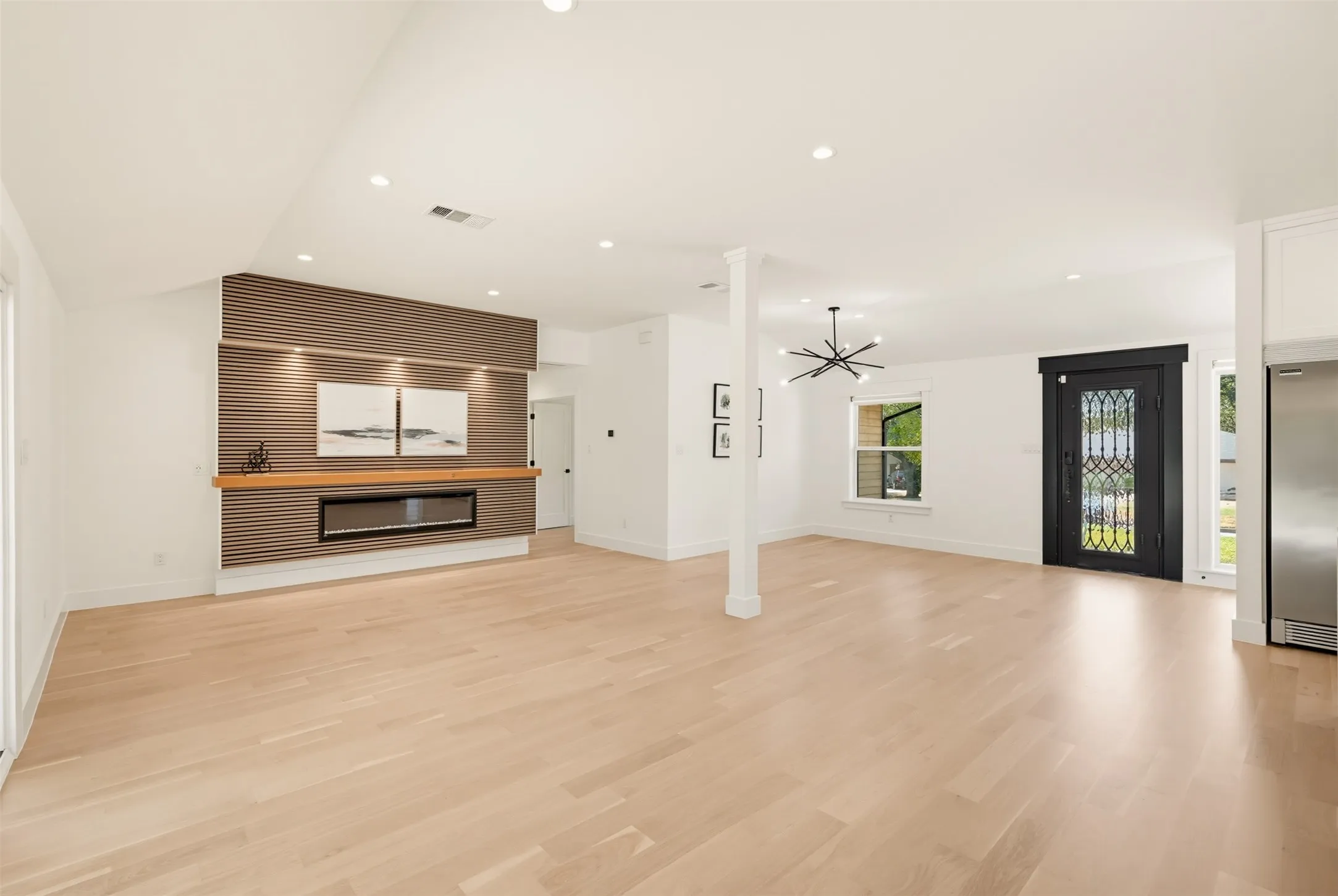 Single Family Residence For Rent in Dallas County , 6331 Linden Lane, Dallas, Texas 75230, 4 Bedroom, 4 Bathroom, 3 Garage spaces, 2,875 Sqft, built in 1955, mls#21386116, Real Estate Agent in Dallas, Homes For Rent in Dallas county, Homes For Rent in Dallas, Realtor in Dallas Texas, Real Estate Brokerage Independent Realty Texas, Luminita Cordes Realtor