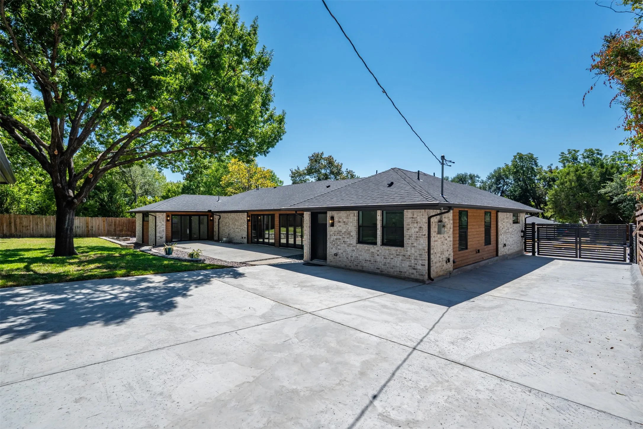 Single Family Residence For Rent in Dallas County , 6331 Linden Lane, Dallas, Texas 75230, 4 Bedroom, 4 Bathroom, 3 Garage spaces, 2,875 Sqft, built in 1955, mls#21386116, Real Estate Agent in Dallas, Homes For Rent in Dallas county, Homes For Rent in Dallas, Realtor in Dallas Texas, Real Estate Brokerage Independent Realty Texas, Luminita Cordes Realtor