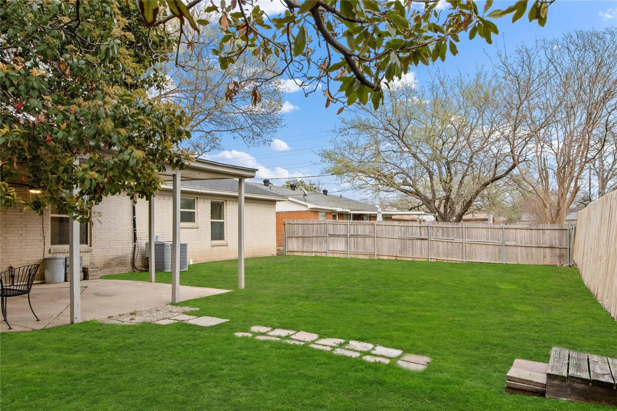 Single Family Residence For Sale in Dallas County , 609 Cambridge Drive, Richardson, Texas 75080, 3 Bedroom, 2 Bathroom, 2 Garage spaces, 1,428 Sqft, built in 1961, mls#21393064, Real Estate Agent in Richardson, Homes For Sale in Dallas county, Homes For Sale in Richardson, Realtor in Richardson Texas, Real Estate Brokerage Independent Realty Texas, Luminita Cordes Realtor