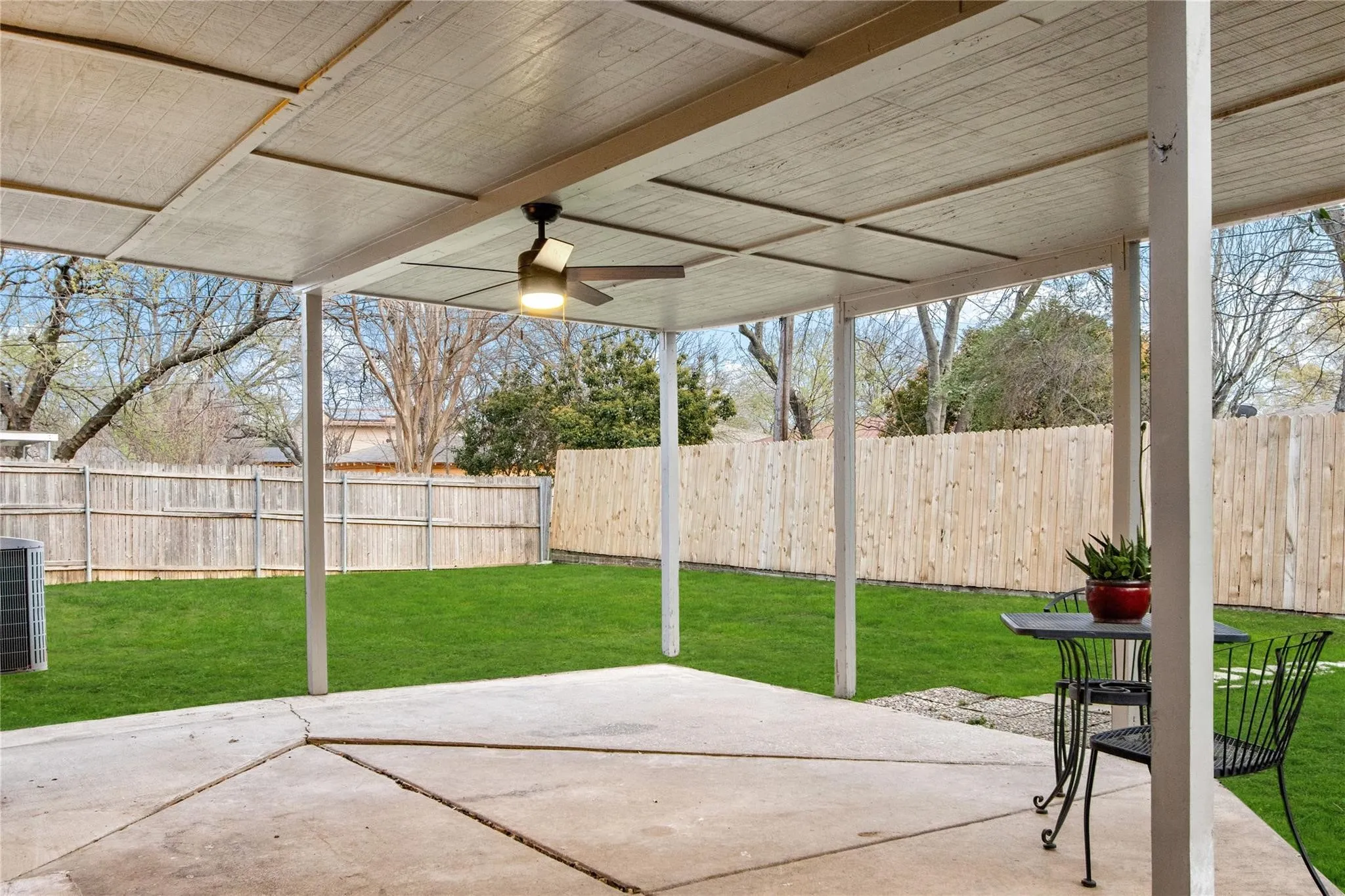 Single Family Residence For Sale in Dallas County , 609 Cambridge Drive, Richardson, Texas 75080, 3 Bedroom, 2 Bathroom, 2 Garage spaces, 1,428 Sqft, built in 1961, mls#21393064, Real Estate Agent in Richardson, Homes For Sale in Dallas county, Homes For Sale in Richardson, Realtor in Richardson Texas, Real Estate Brokerage Independent Realty Texas, Luminita Cordes Realtor