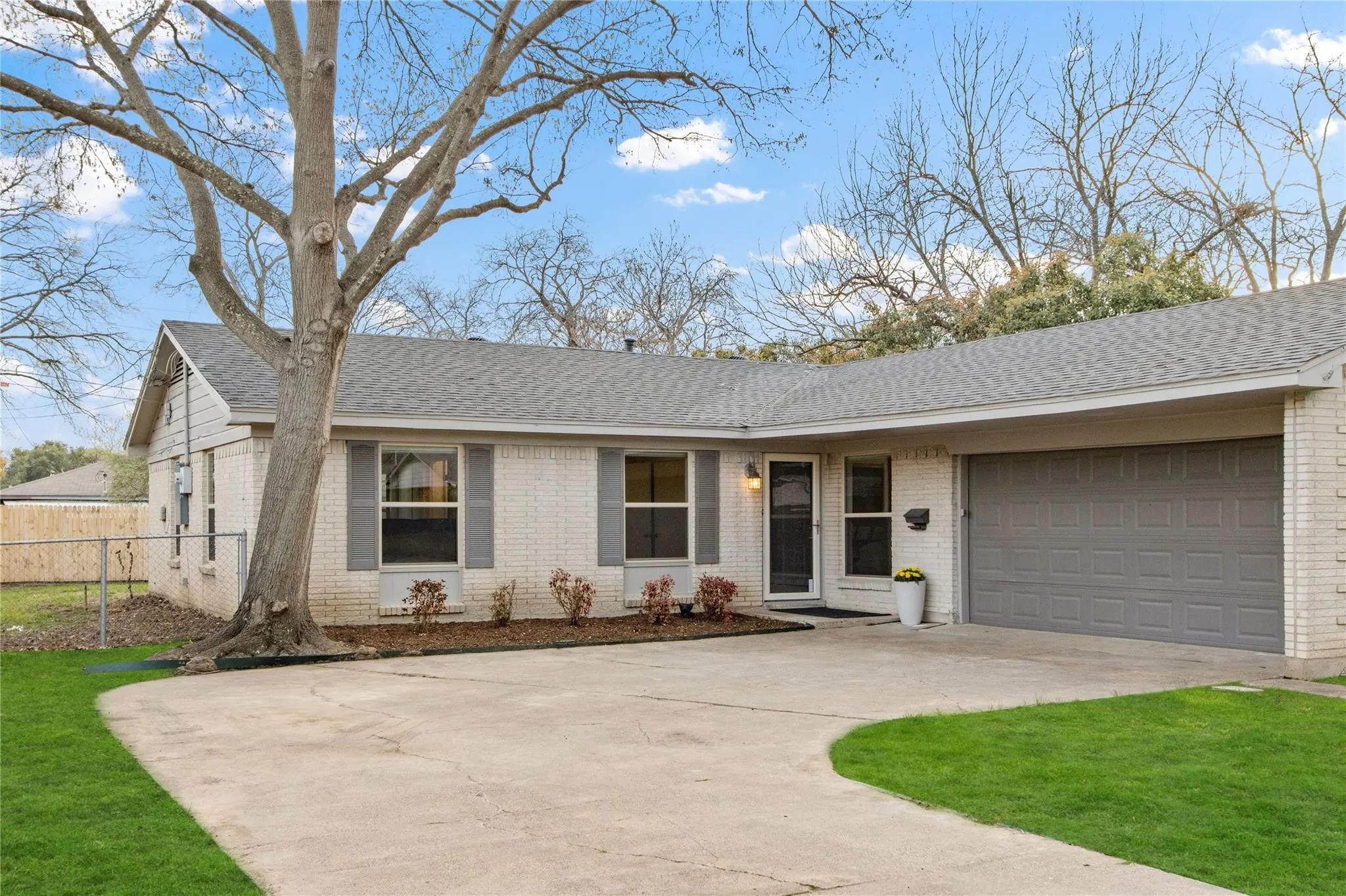 Single Family Residence For Sale in Dallas County , 609 Cambridge Drive, Richardson, Texas 75080, 3 Bedroom, 2 Bathroom, 2 Garage spaces, 1,428 Sqft, built in 1961, mls#21393064, Real Estate Agent in Richardson, Homes For Sale in Dallas county, Homes For Sale in Richardson, Realtor in Richardson Texas, Real Estate Brokerage Independent Realty Texas, Luminita Cordes Realtor