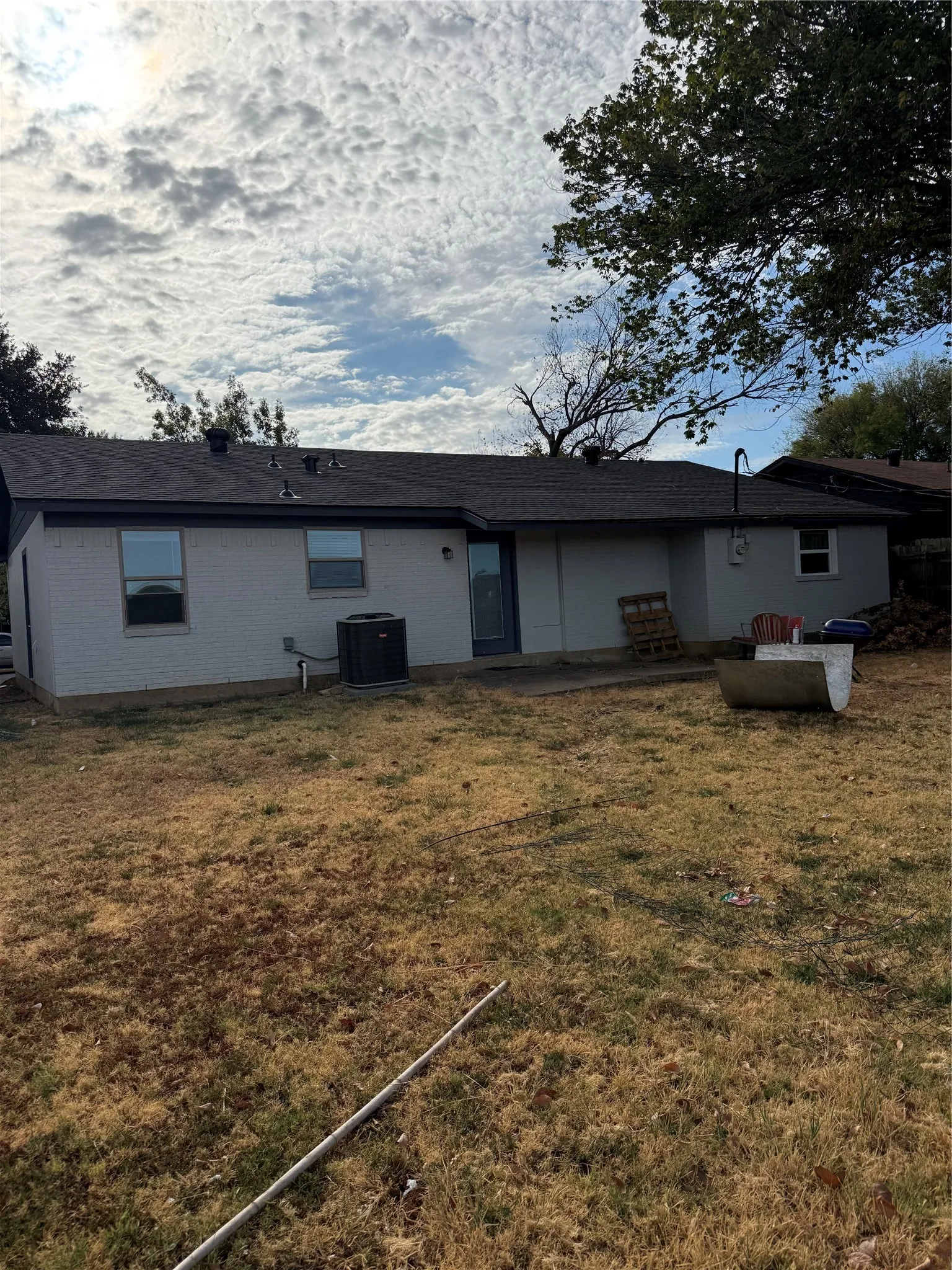 Single Family Residence For Rent in Dallas County , 2820 Laramie Street, Irving, Texas 75062, 3 Bedroom, 2 Bathroom, 2 Garage spaces, 1,610 Sqft, built in 1968, mls#21393448, Real Estate Agent in Irving, Homes For Rent in Dallas county, Homes For Rent in Irving, Realtor in Irving Texas, Real Estate Brokerage Independent Realty Texas, Luminita Cordes Realtor