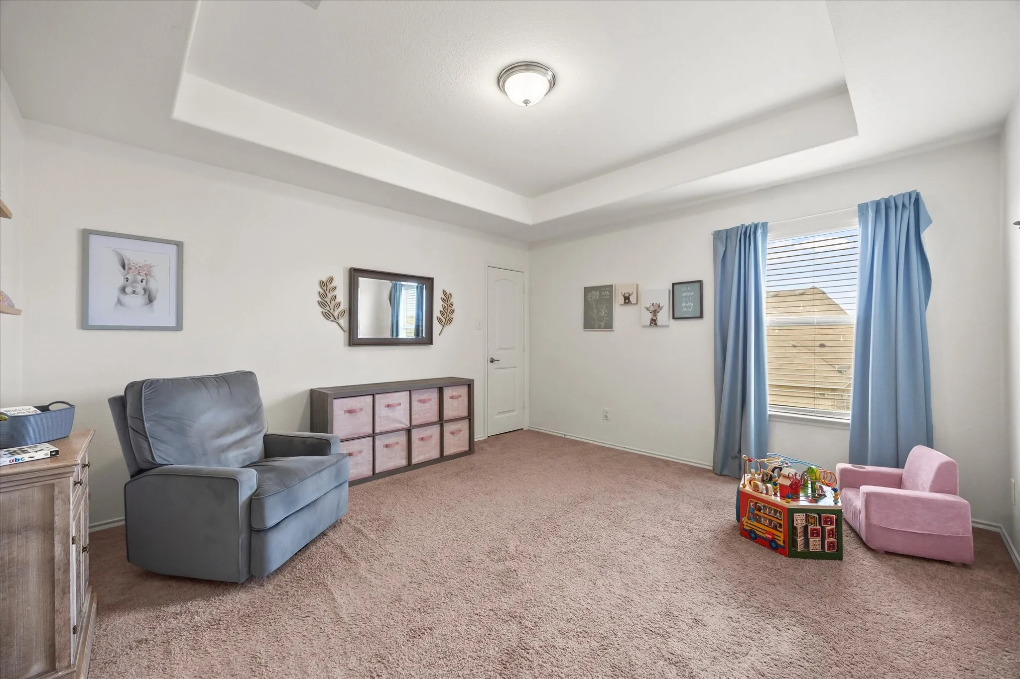 Tray ceiling with recessed lighting