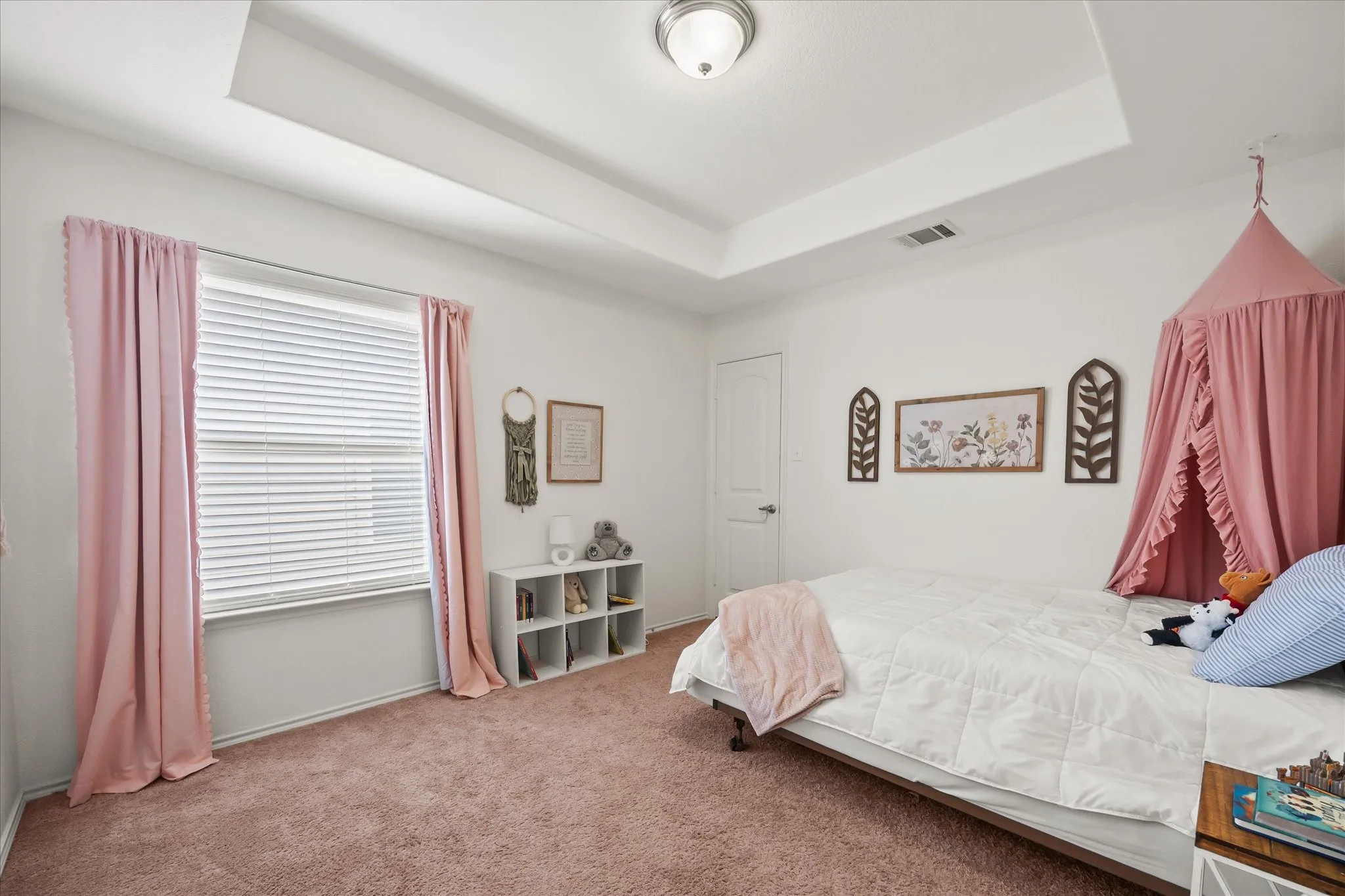Tray ceiling with flush mount lighting