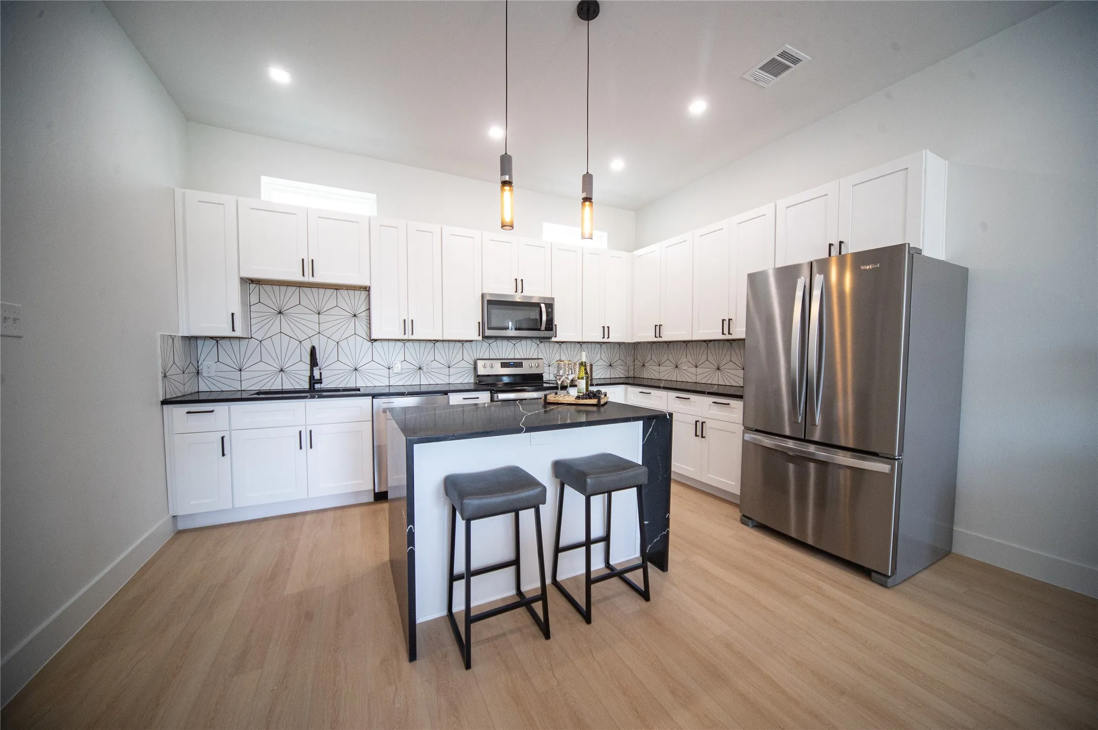 Townhouse For Rent in Tarrant County , 2804 Weisenberger Street 233, Fort Worth, Texas 76107, 2 Bedroom, 3 Bathroom, 2 Garage spaces, 1,650 Sqft, built in 2024, mls#21393450, Real Estate Agent in Fort Worth, Homes For Rent in Tarrant county, Homes For Rent in Fort Worth, Realtor in Fort Worth Texas, Real Estate Brokerage Independent Realty Texas, Luminita Cordes Realtor