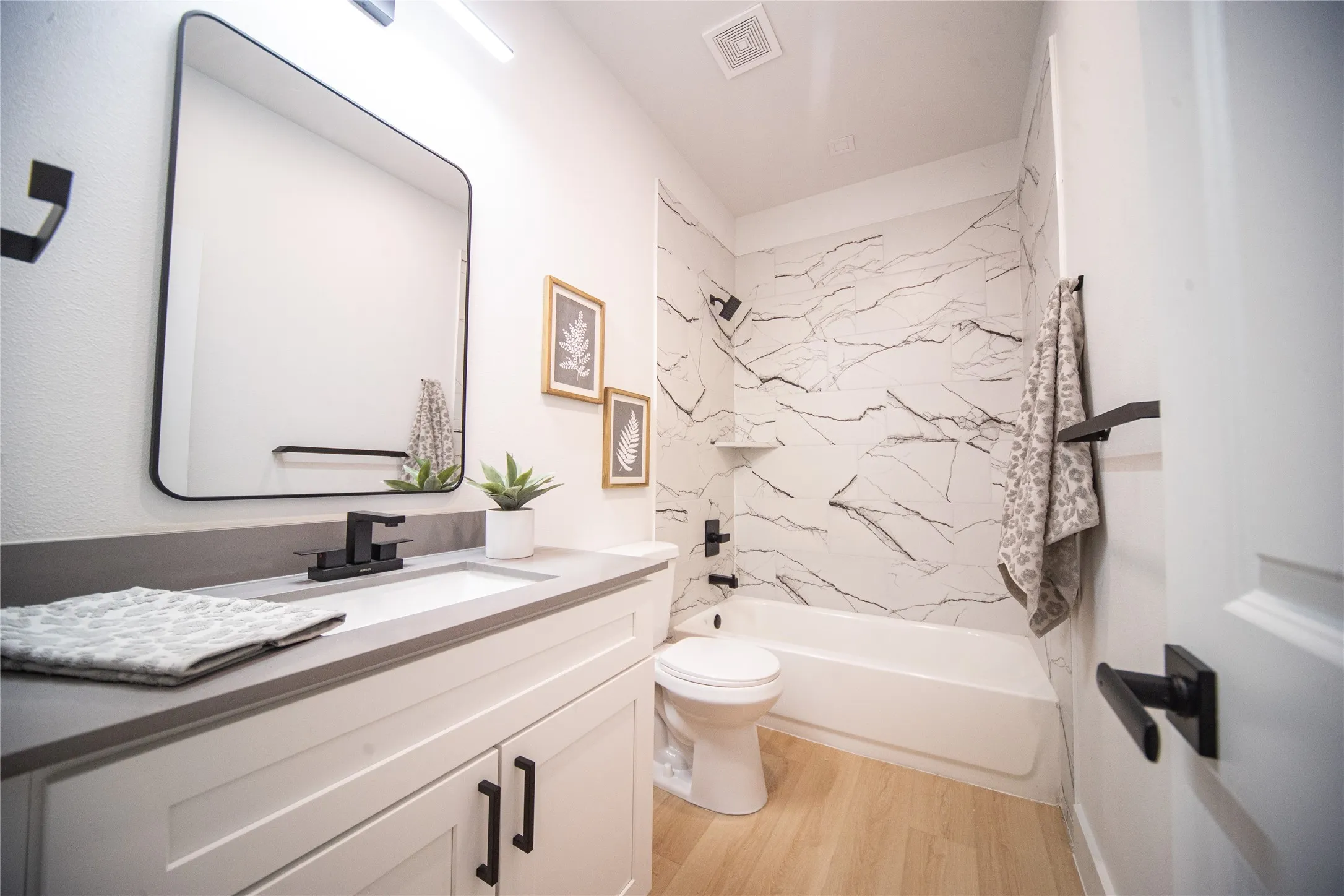 Townhouse For Rent in Tarrant County , 2804 Weisenberger Street 233, Fort Worth, Texas 76107, 2 Bedroom, 3 Bathroom, 2 Garage spaces, 1,650 Sqft, built in 2024, mls#21393450, Real Estate Agent in Fort Worth, Homes For Rent in Tarrant county, Homes For Rent in Fort Worth, Realtor in Fort Worth Texas, Real Estate Brokerage Independent Realty Texas, Luminita Cordes Realtor
