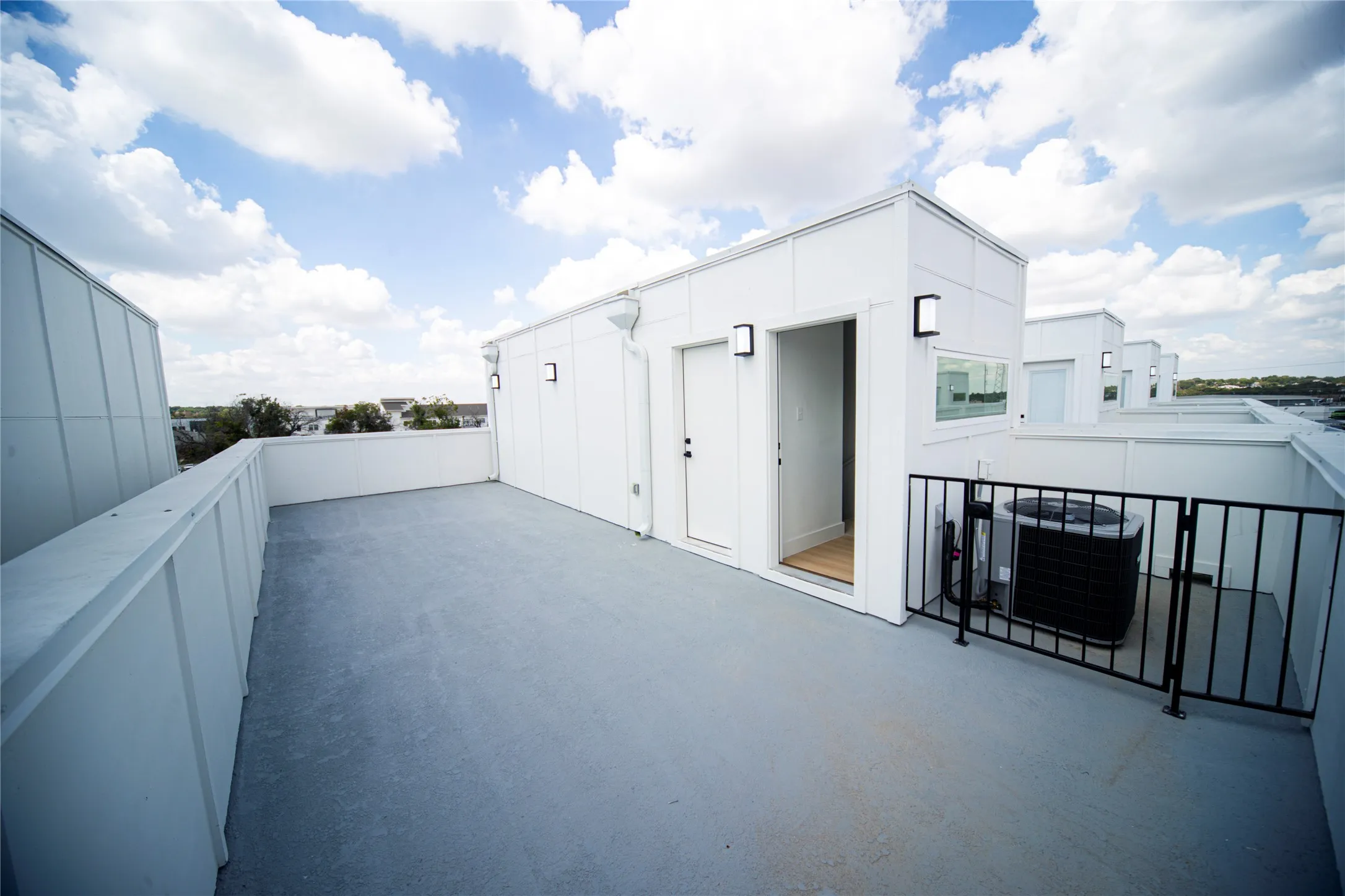 Townhouse For Rent in Tarrant County , 2804 Weisenberger Street 233, Fort Worth, Texas 76107, 2 Bedroom, 3 Bathroom, 2 Garage spaces, 1,650 Sqft, built in 2024, mls#21393450, Real Estate Agent in Fort Worth, Homes For Rent in Tarrant county, Homes For Rent in Fort Worth, Realtor in Fort Worth Texas, Real Estate Brokerage Independent Realty Texas, Luminita Cordes Realtor