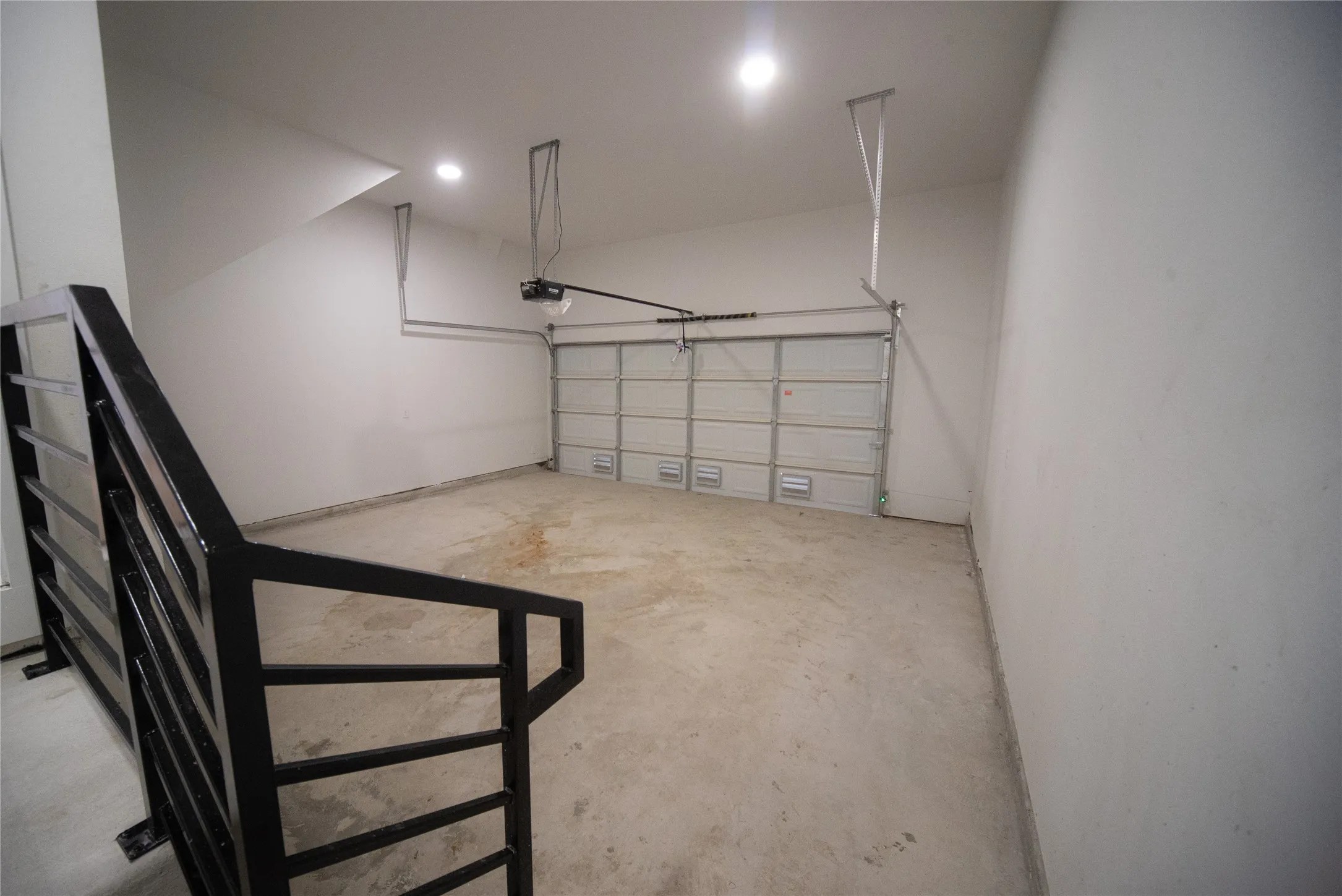Townhouse For Rent in Tarrant County , 2804 Weisenberger Street 233, Fort Worth, Texas 76107, 2 Bedroom, 3 Bathroom, 2 Garage spaces, 1,650 Sqft, built in 2024, mls#21393450, Real Estate Agent in Fort Worth, Homes For Rent in Tarrant county, Homes For Rent in Fort Worth, Realtor in Fort Worth Texas, Real Estate Brokerage Independent Realty Texas, Luminita Cordes Realtor